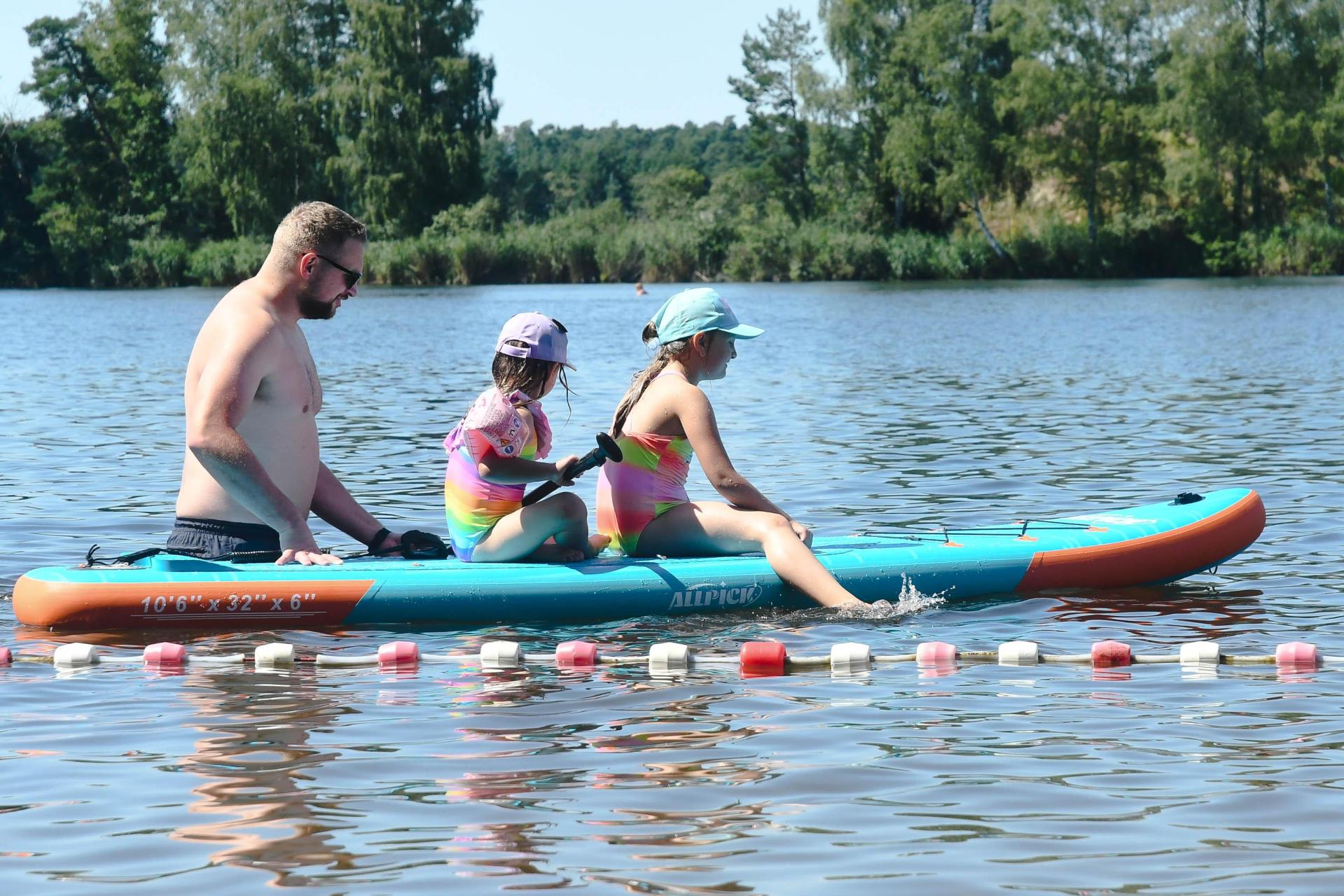 Im Naturbadeweiher Mantel wurden erhöhte Blaualgenkonzentrationen festgestellt. (Archivbild: Gabi Schönberger)