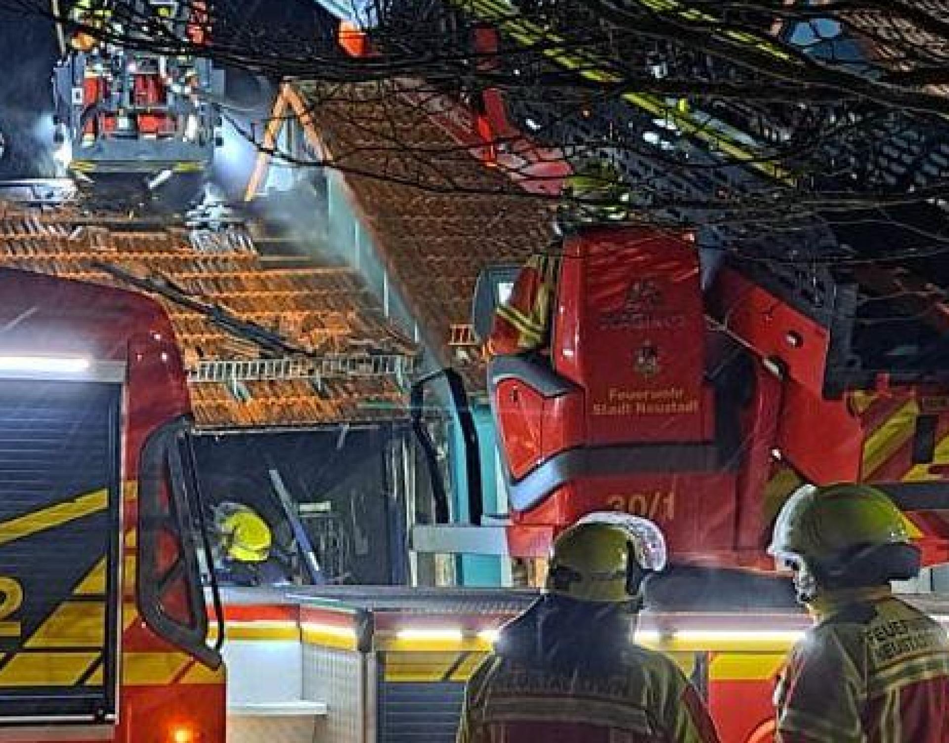 In Windischeschenbach hat am Donnerstagabend eine Garage gebrannt.  (Bild: Jessica Fechner)