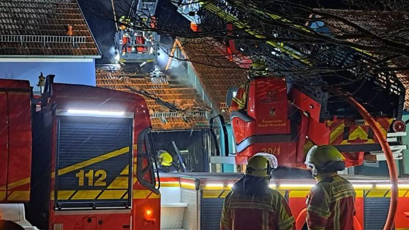 In Windischeschenbach hat am Donnerstagabend eine Garage gebrannt.  (Bild: Jessica Fechner)