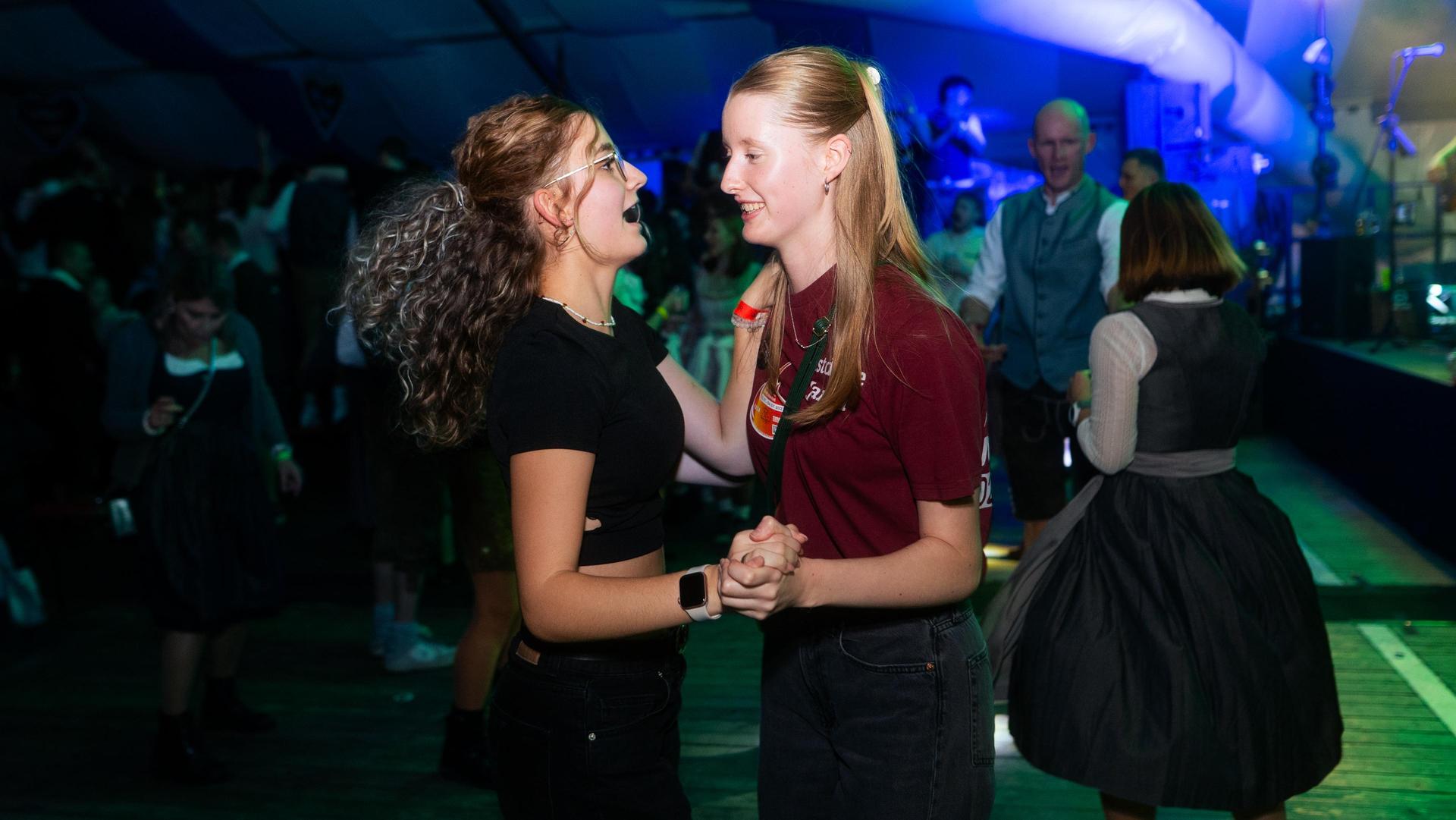 Alle Samstagsbilder der Kirwa in Weiherhammer. (Bild: Hannes Stock)