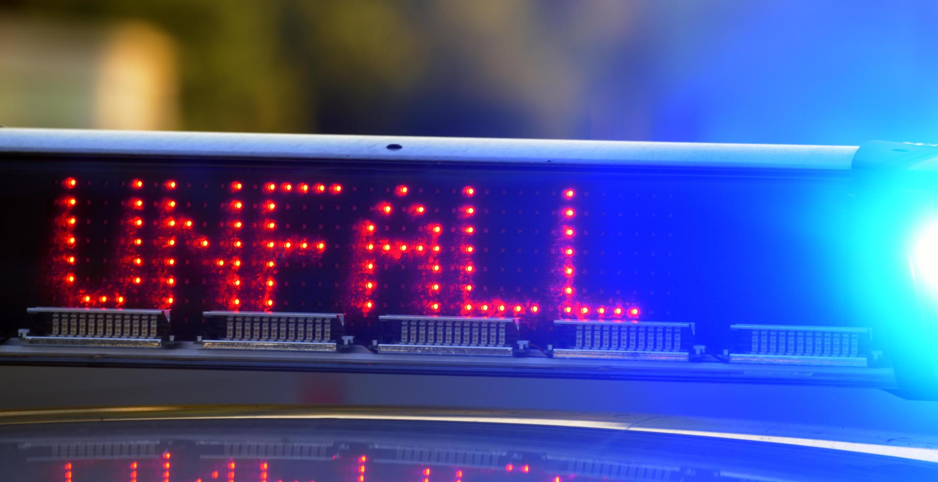 Auf der Strecke zwischen Theisseil und Neustadt stürzte eine Motorradfahrerin und kam von der Straße ab. (Symbolbild: Stefan Puchner/dpa)