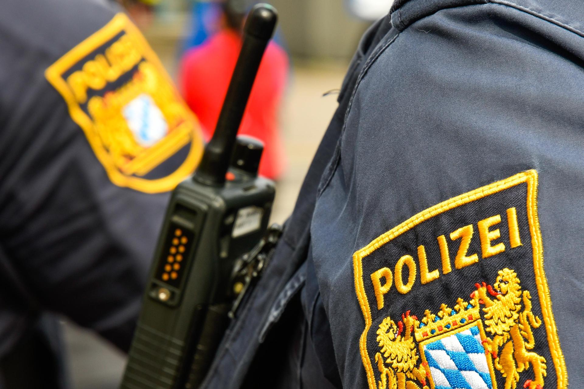 Die Polizeiinspektion Eschenbach sucht Zeugen, die die Sachbeschädigung auf einer Streuobstwiese beobachtet haben. (Symbolbild: Petra Hartl)