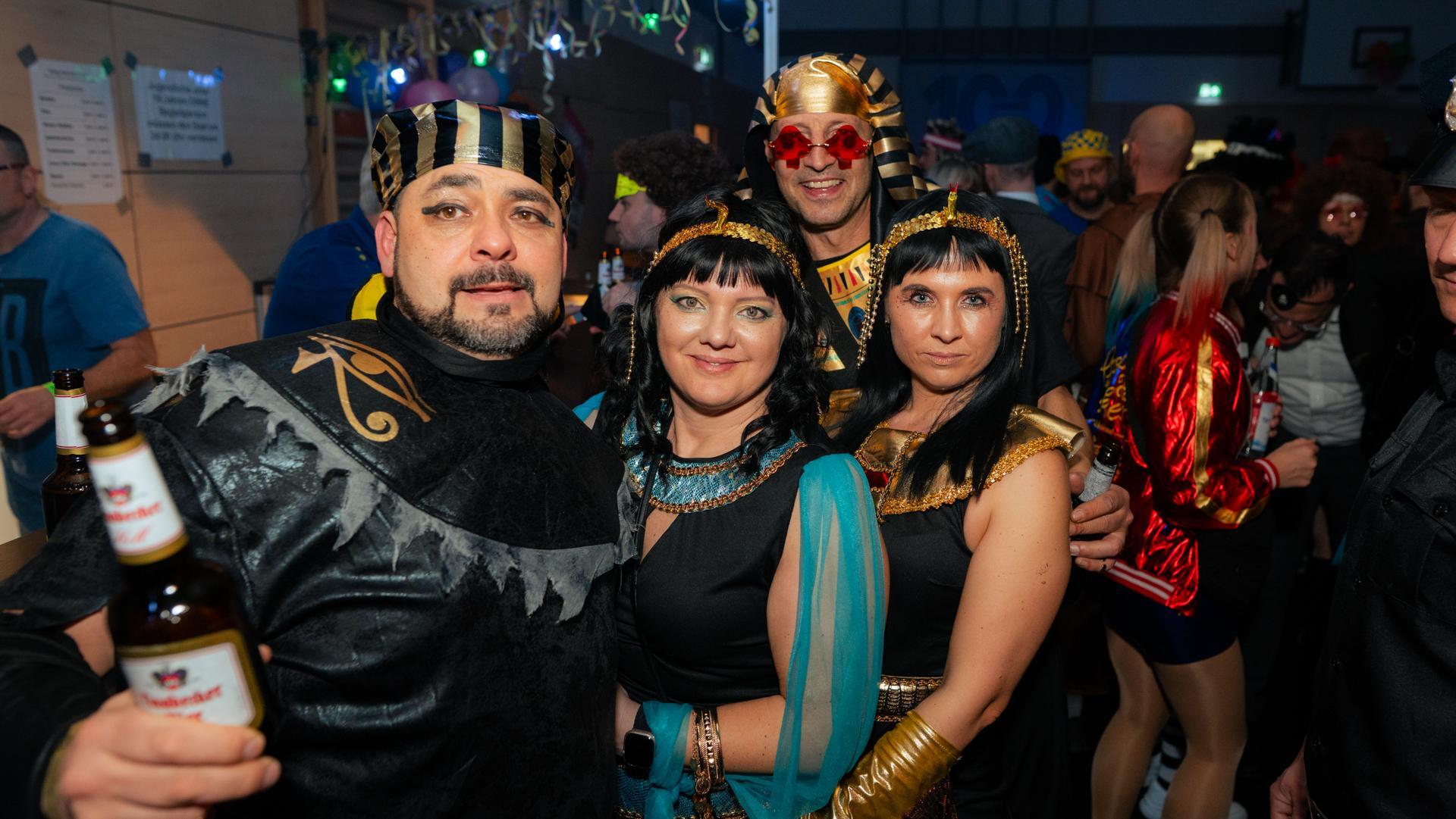 Am Sportlerball in Schirmitz gings mit Vollgas weiter im Faschingstreiben.  (Bild: Hannes Stock)
