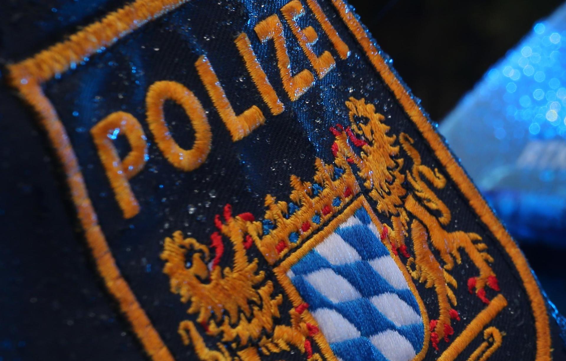 Ein 18-jähriger Mann wurde in der Unteren Bachgasse in Weiden von einer unbekannten Person ins Gesicht geschlagen und leicht verletzt.  (Symbolbild: Karl-Josef Hildenbrand/dpa)