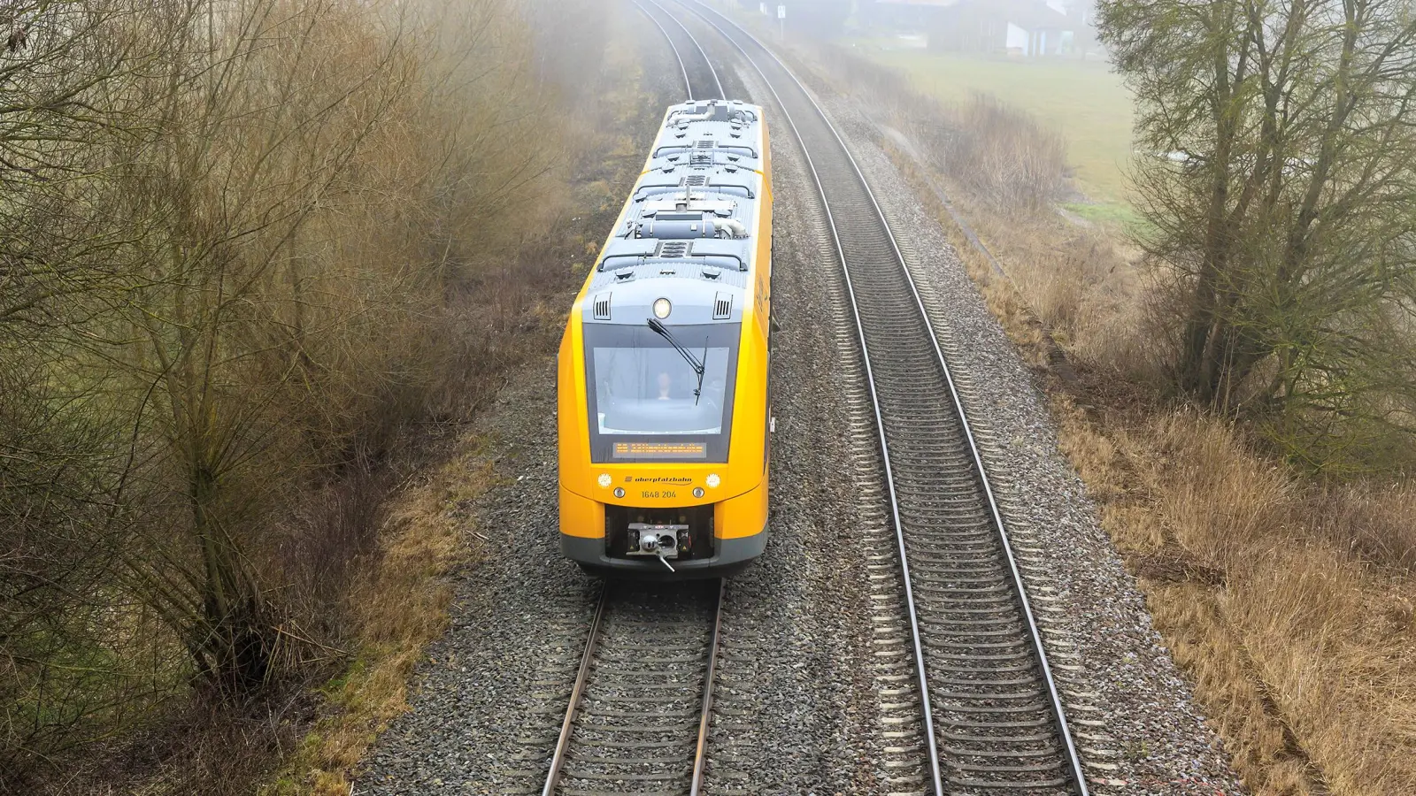 Bis 31. Oktober wird auf der Bahnlinie Regensburg–Schwandorf gearbeitet. Die Oberpfalzbahn fährt von Marktredwitz aus nur bis Regenstauf.  (Archivbild: Hösamer)
