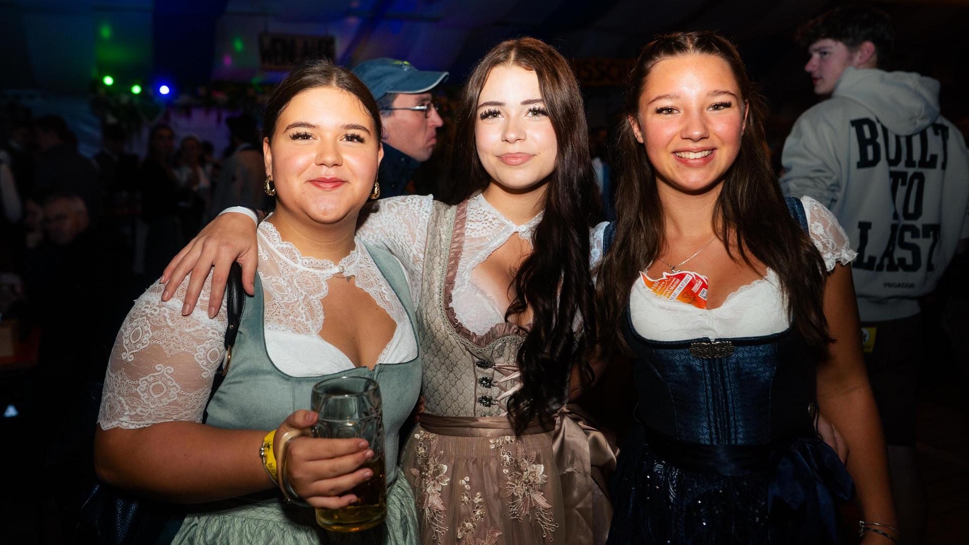 Alle Samstagsbilder der Kirwa in Weiherhammer. (Bild: Hannes Stock)