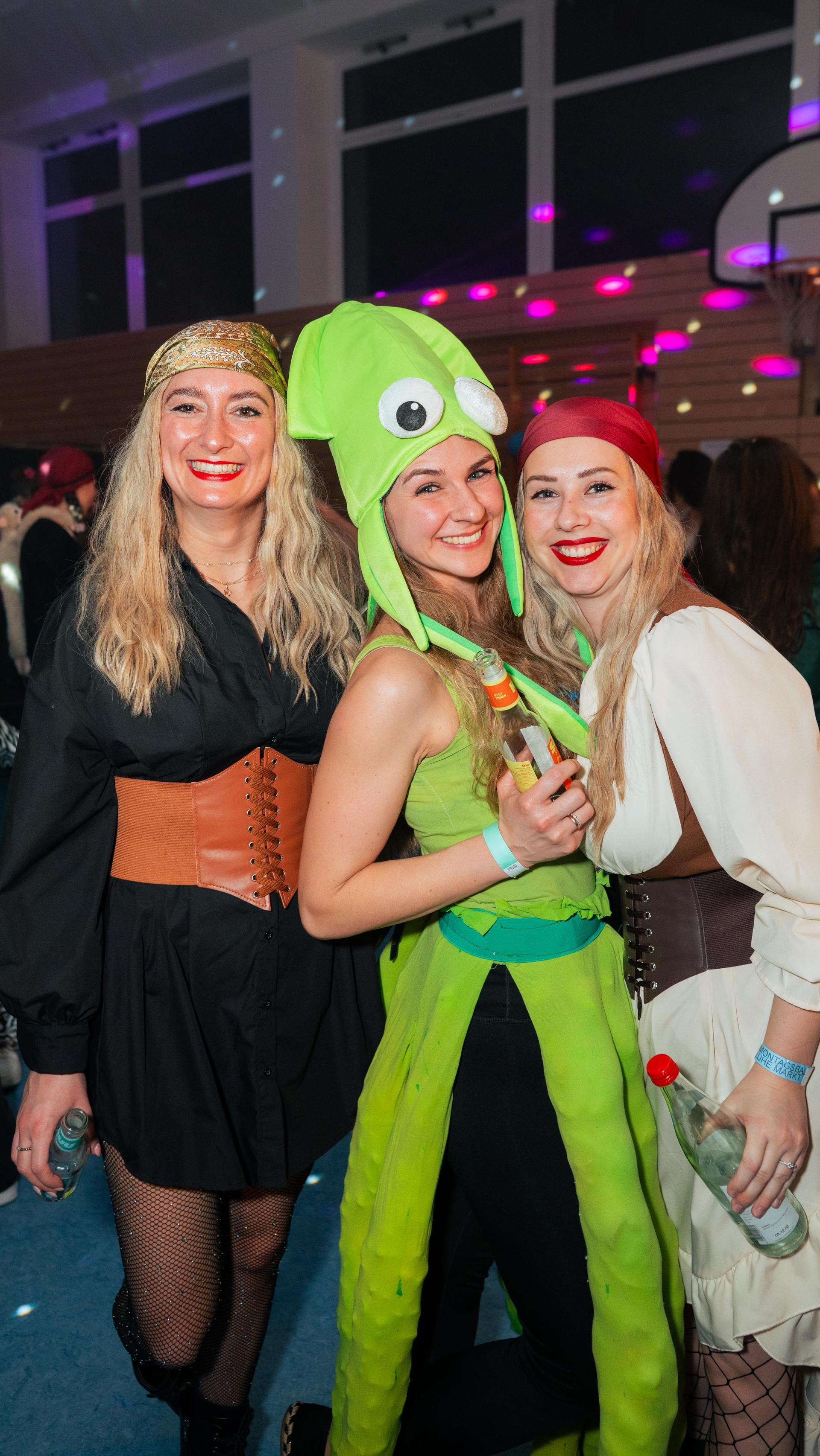Beim Faschingsball des FC Luhe gings mit Vollgas weiter im Faschingstreiben.  (Bild: Hannes Stock)