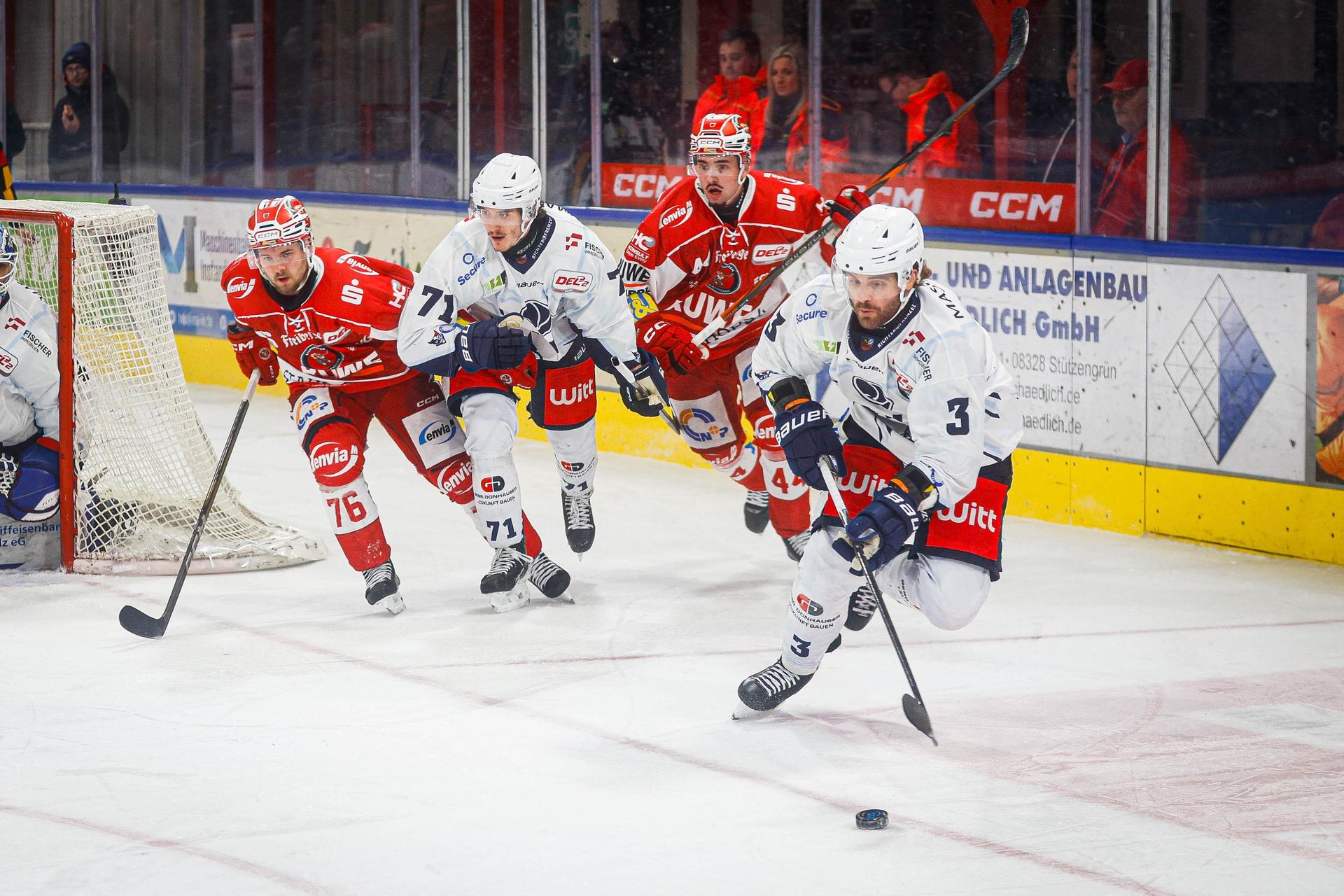 Tommy Muck und die Blue Devils Weiden haben am Freitagabend das Auswärtsspiel bei den Eispiraten Crimmitschau trotz deutlichem Chancenplus mit 1:2 verloren.  (Bild: Tommy Valdivia Castro)
