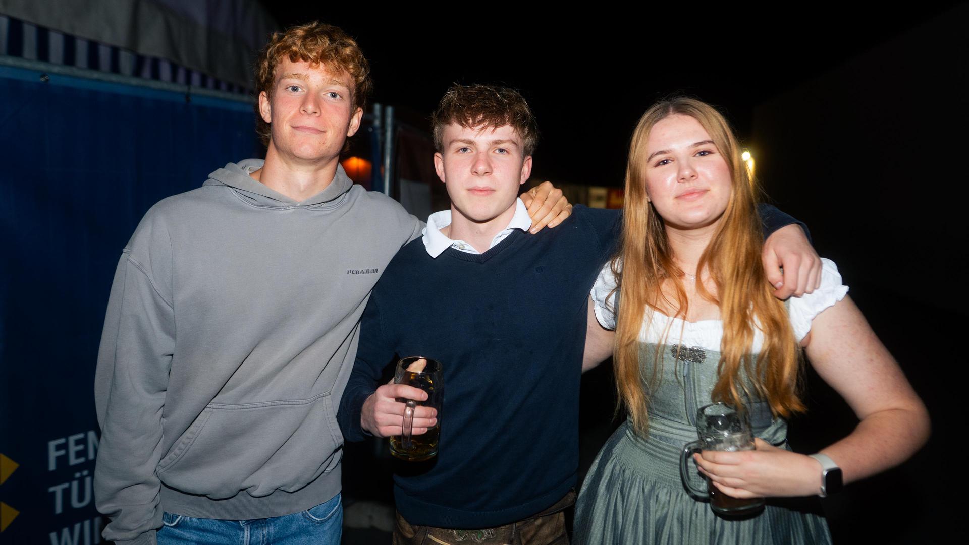 Bilder vom Freitagabend zur Kirwa in Luhe-Wildenau. (Bild: Hannes Stock)