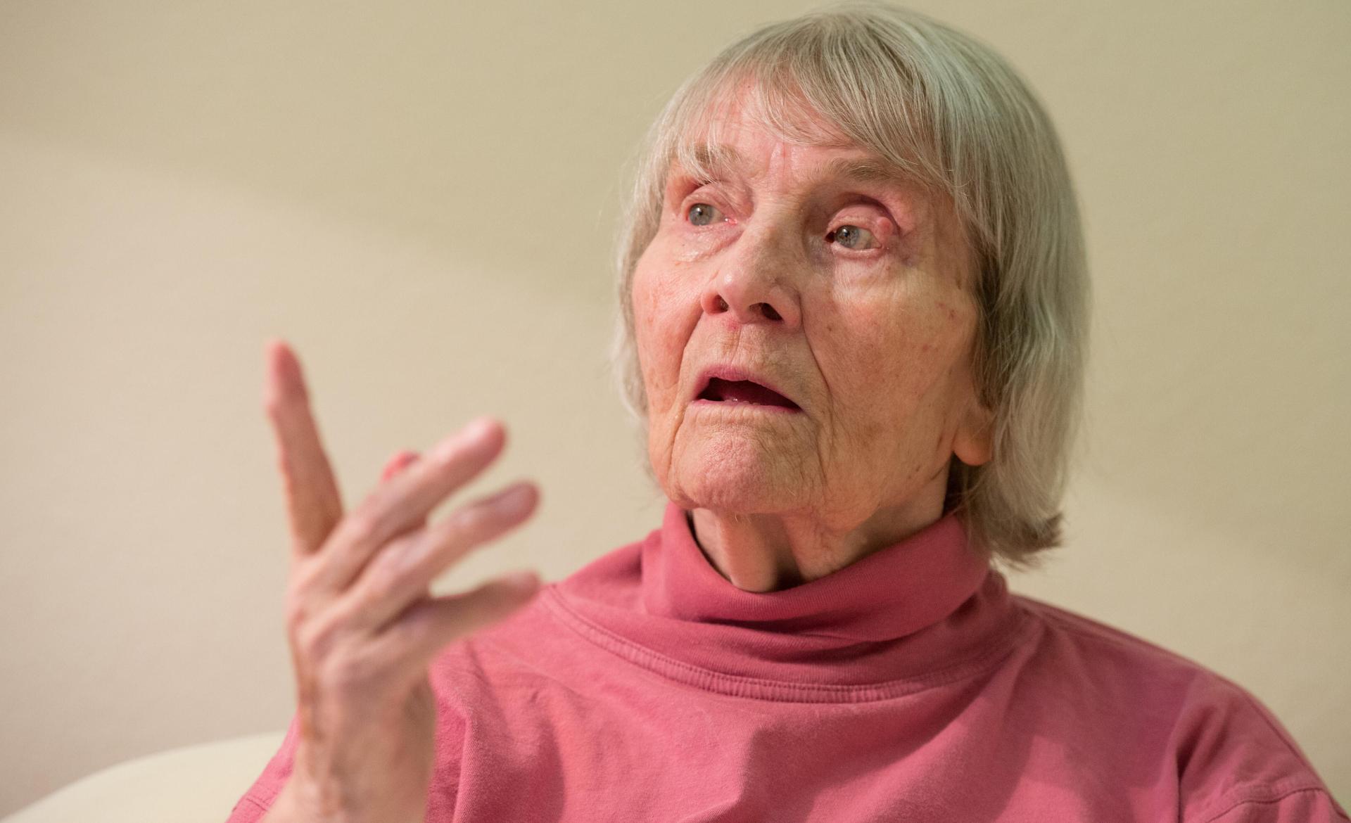 Die Autorin und Bildhauerin Dorothea Buck wurde in der NS-Zeit aufgrund einer psychischen Erkrankung zwangssterilisiert und erlebte in einer Anstalt Grausames. Danach kämpfte sie ein Leben lang für eine menschliche Psychiatrie.  (Archivbild: Daniel Reinhardt/dpa)