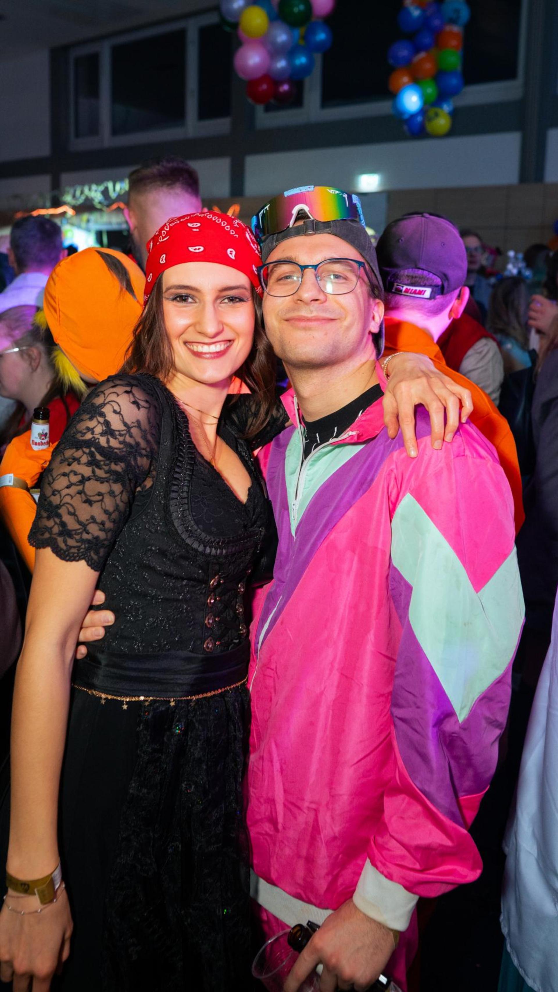 Am Sportlerball in Schirmitz gings mit Vollgas weiter im Faschingstreiben.  (Bild: Hannes Stock)