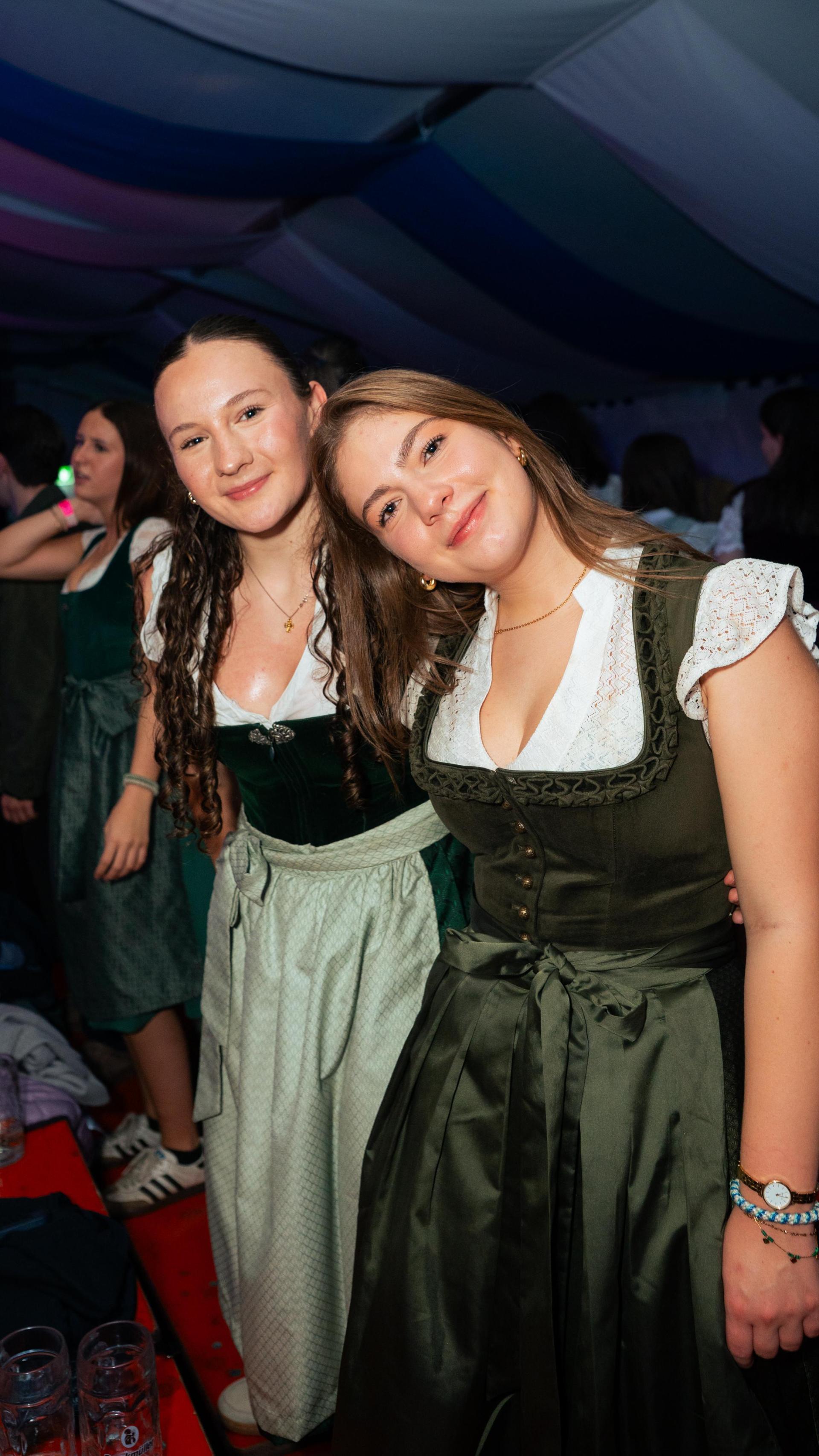 Ein Dirndl gehört einfach zur Kirwa dazu. (Bild: Hannes Stock)