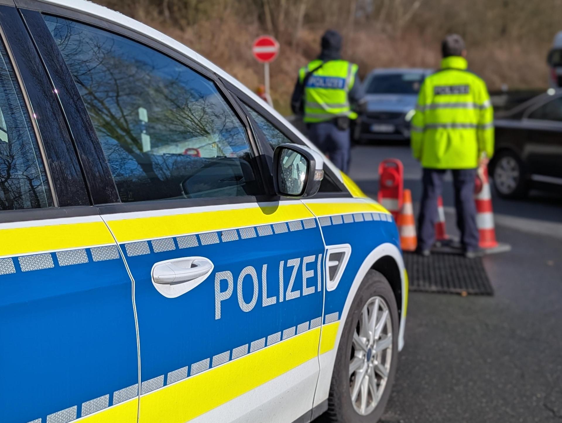 Die Bundespolizei Waidhaus hat am Wochenende bei Grenzkontrollen auf der A6 sechs Haftbefehle vollstreckt. (Symbolbild: Bundespolizei)