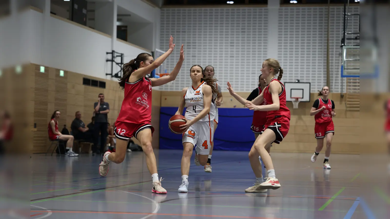 Neuzugang Annelie Schmitz gibt dem Team der DJK-Frauen zunehmend Stabilität.  (Bild: Dieter Jäschke)