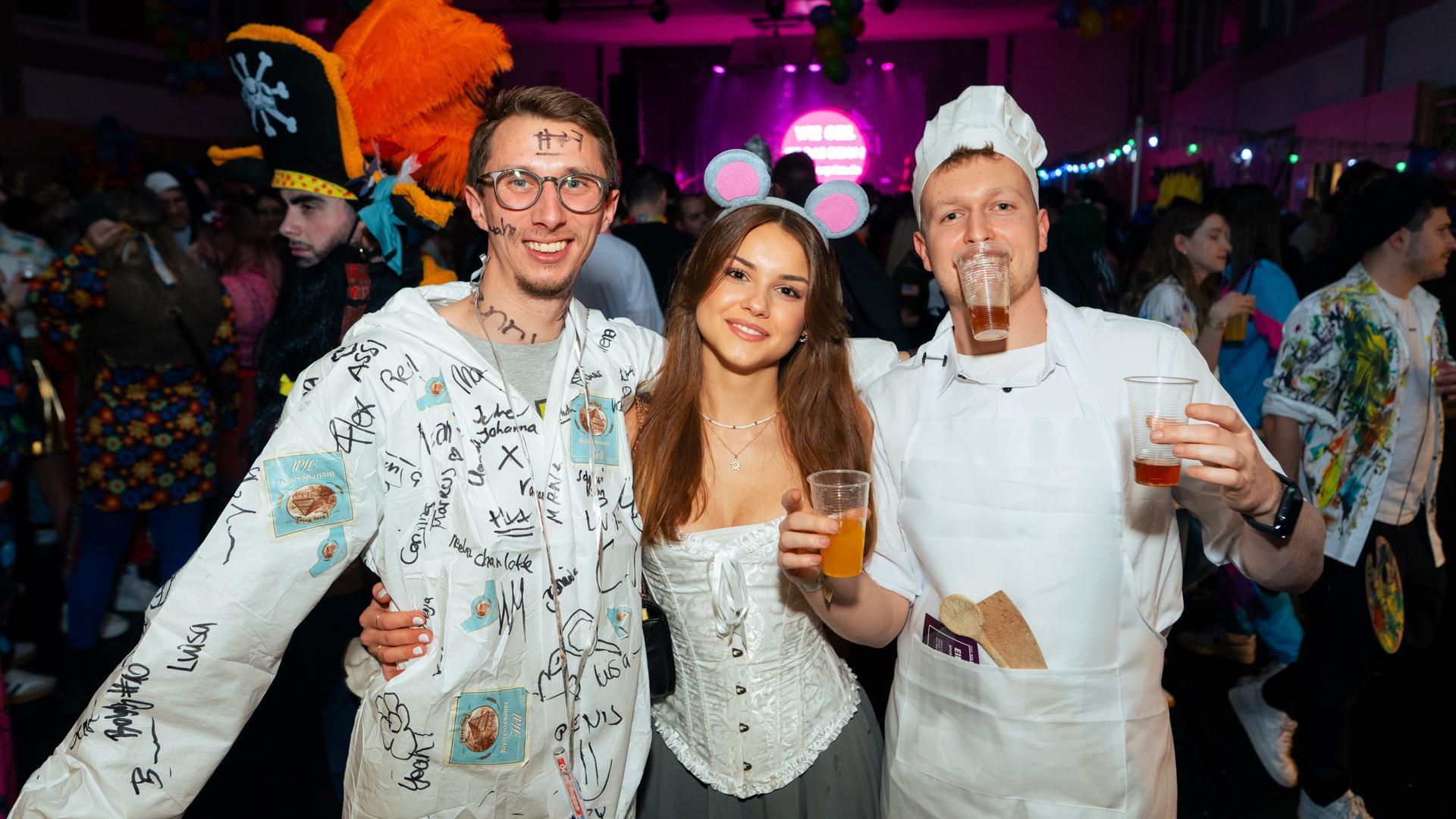 Am Sportlerball in Schirmitz gings mit Vollgas weiter im Faschingstreiben.  (Bild: Hannes Stock)