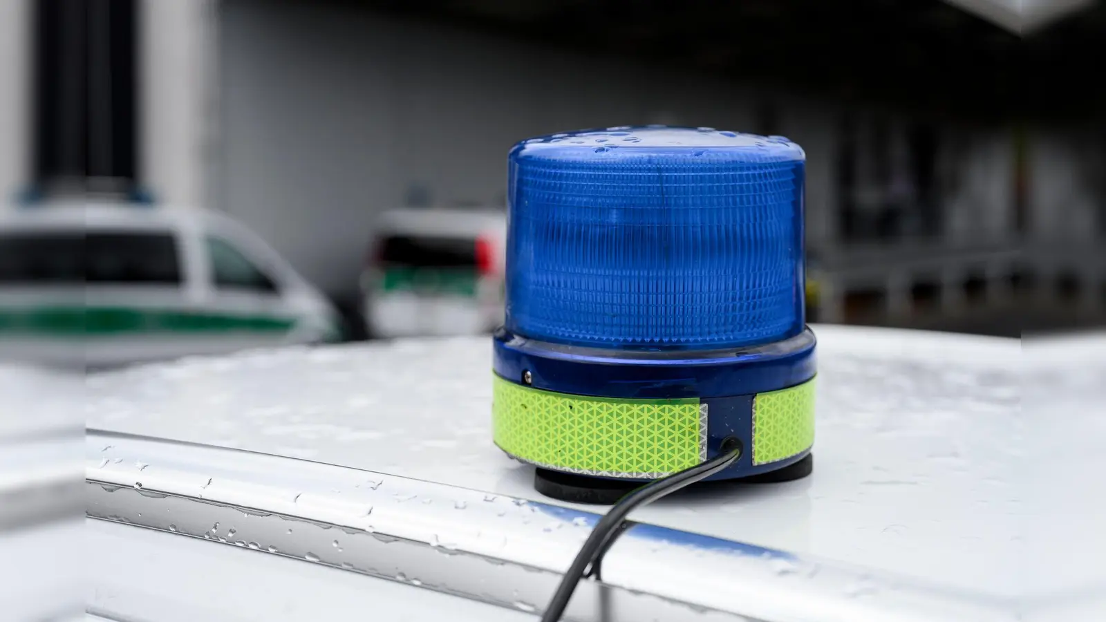 Eine Seniorin soll mit ihrem Sohn eine große Menge Drogen verkauft haben. (Symbolbild: Daniel Vogl /dpa)