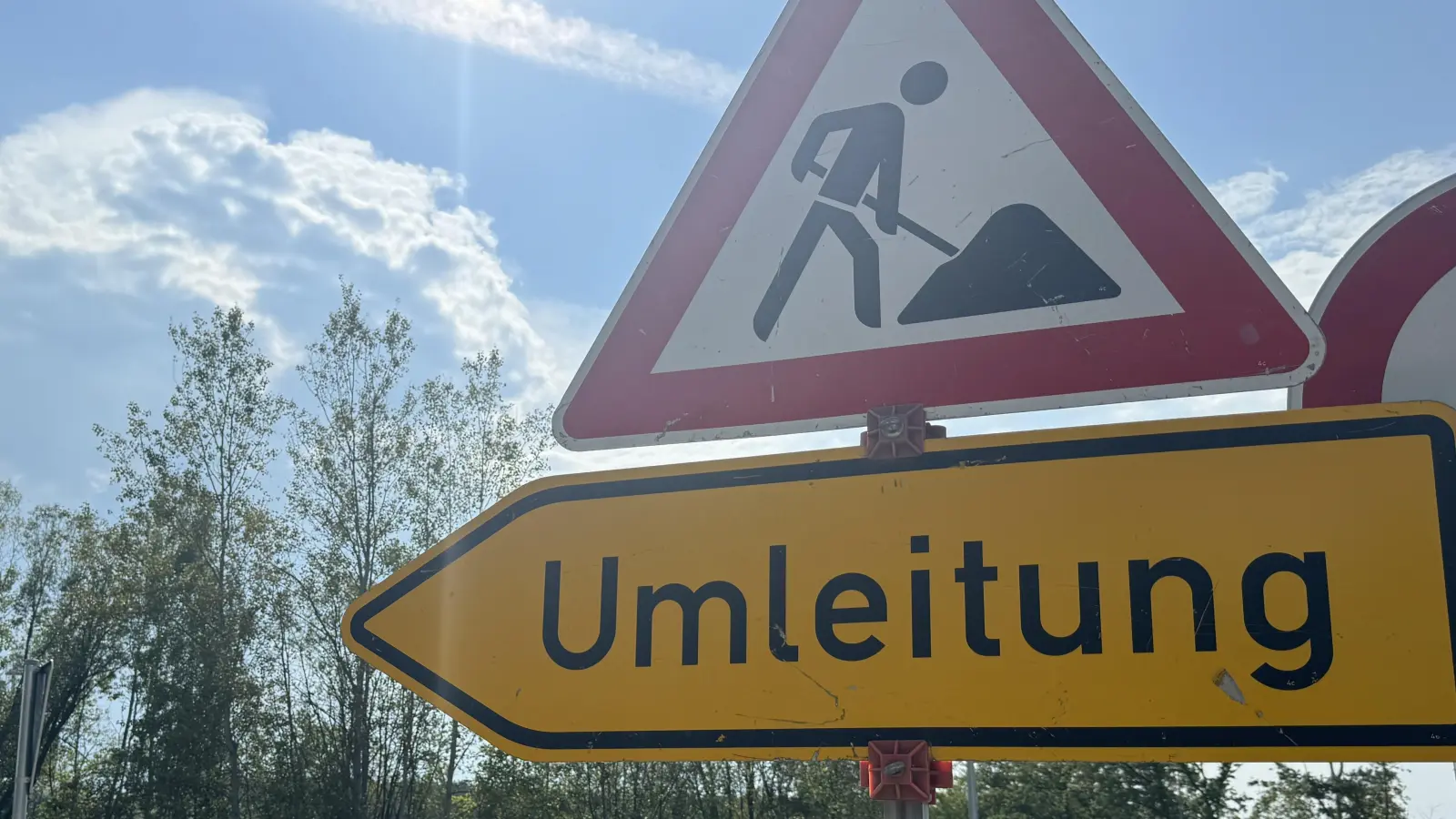 Ab 5. Oktober wird die Kreuzung Leibnizstraße/Am Parkplatz in Weiden für zwei Wochen gesperrt. (Symbolbild: Heike Unger)