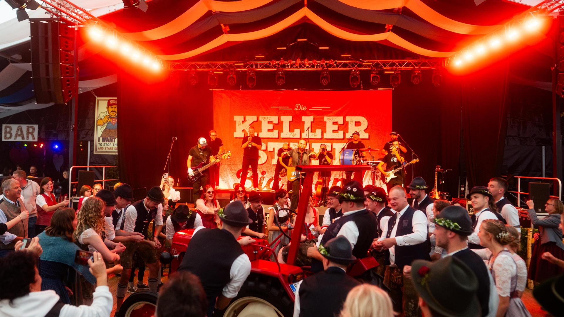 Am Sonntagabend bebte das Kirwa-Festzelt in Pfreimd. (Bild: Hannes Stock)