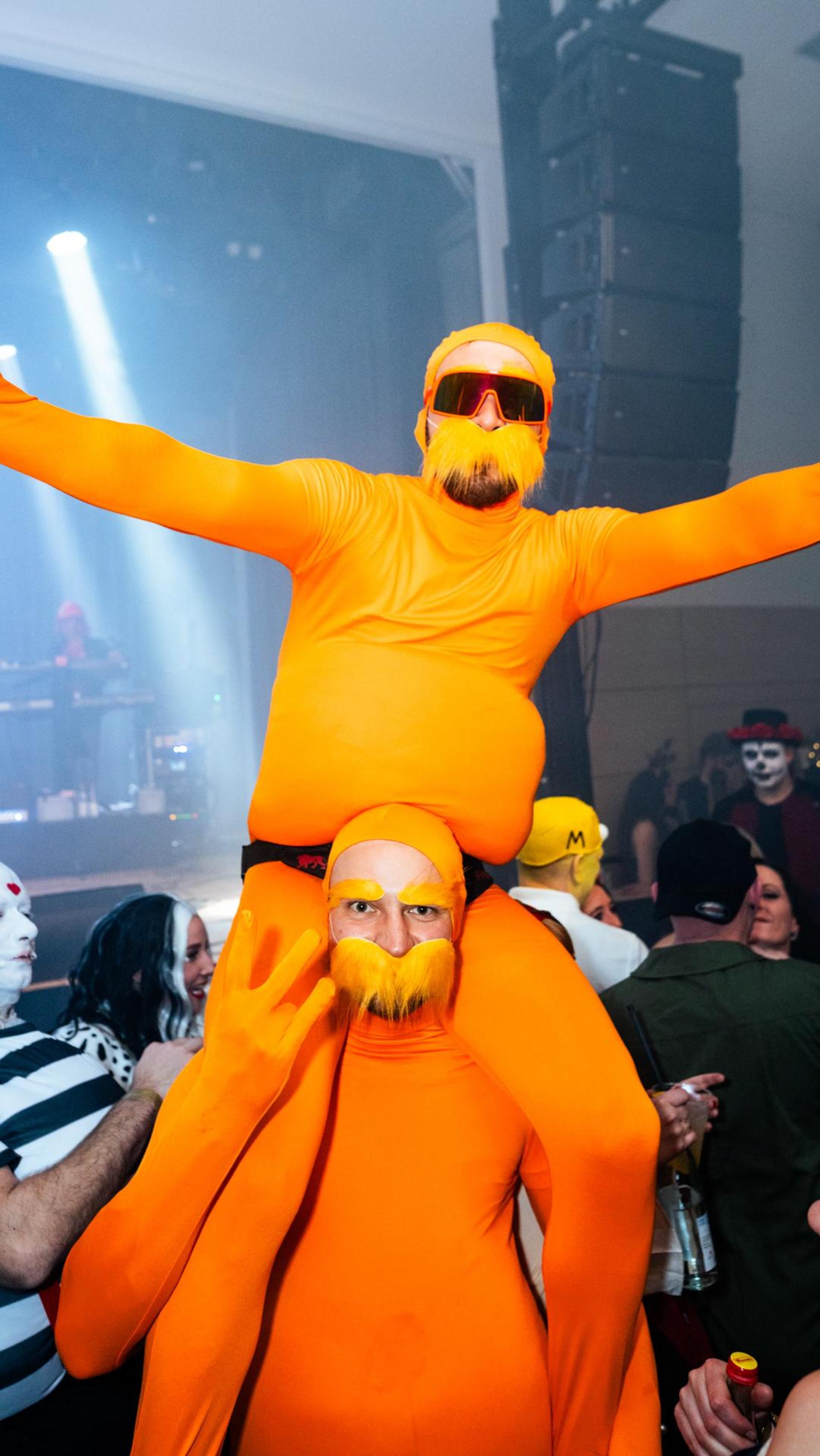 Am Sportlerball in Schirmitz gings mit Vollgas weiter im Faschingstreiben.  (Bild: Hannes Stock)
