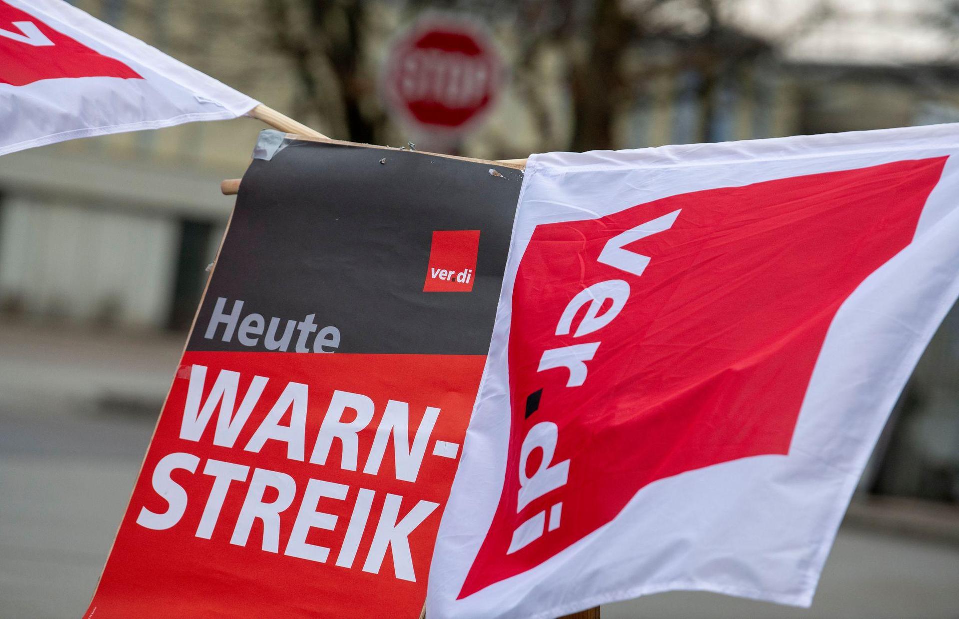 Heute Warnstreik: Das gilt am Dienstag, 10. März, für die AOK-Beschäftigten.  (Symbolbild: Stefan Puchner/dpa)