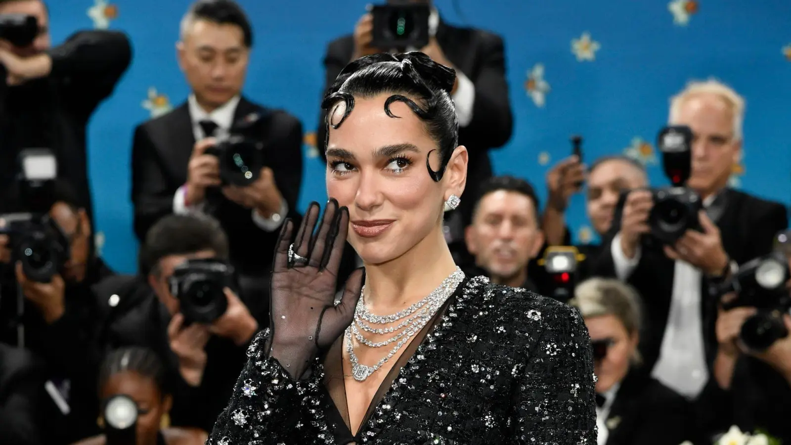 Dua Lipa geht mit einer Millionenklage gegen einen Elektronikriesen vor. (Archivbild)  (Bild: Evan Agostini/Invision/dpa)