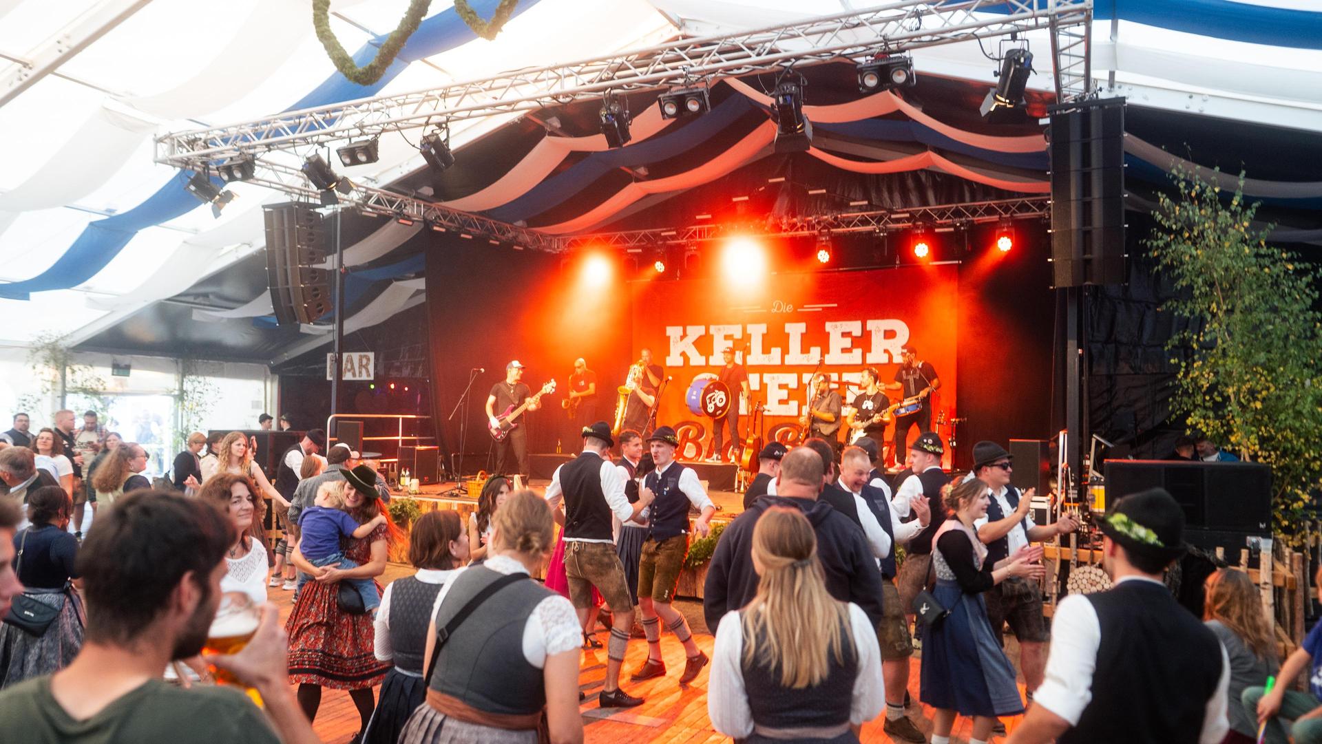 Am Sonntagabend bebte das Kirwa-Festzelt in Pfreimd. (Bild: Hannes Stock)