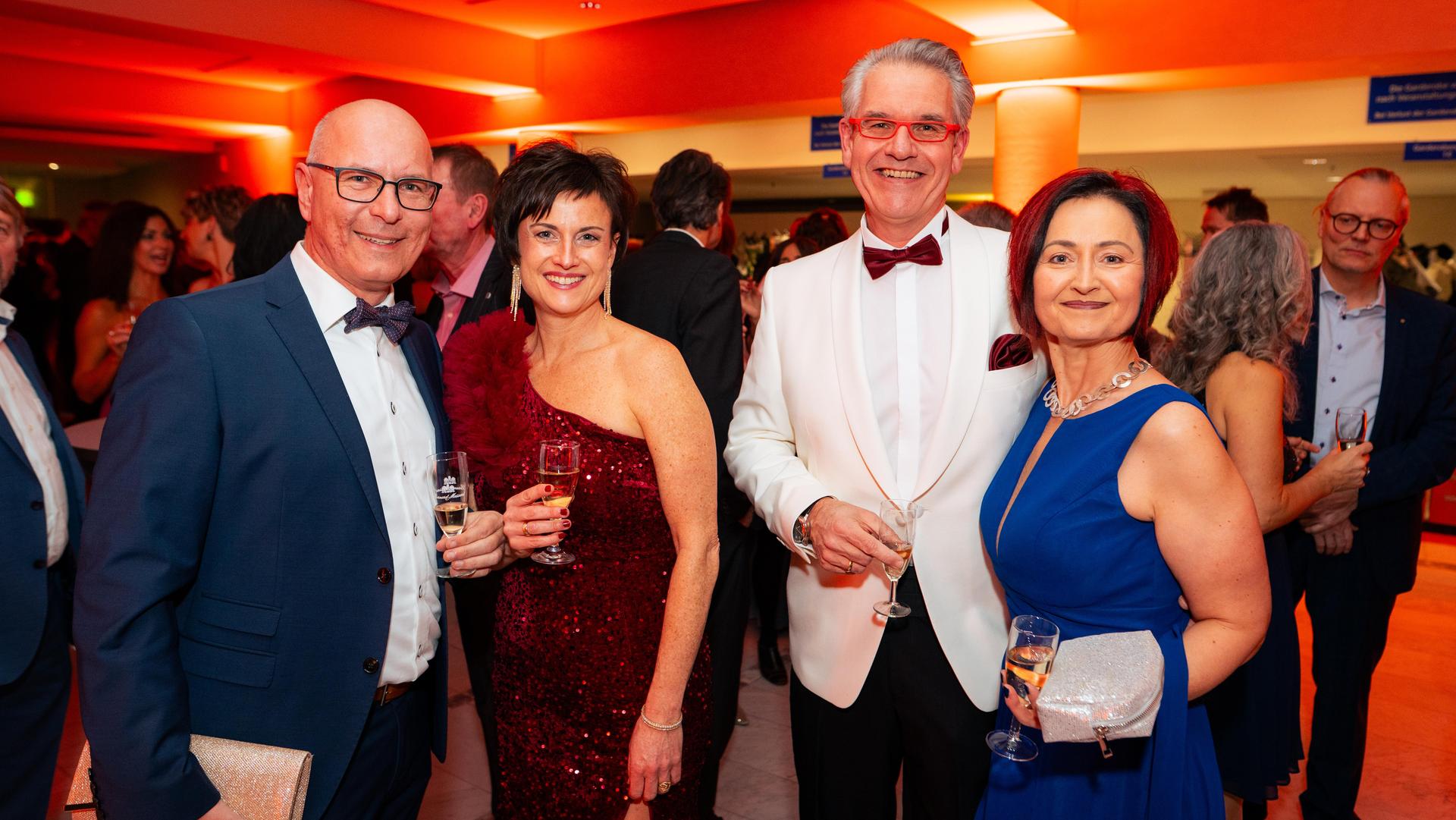 Am Samstag wurde es in der Weidener Max-Reger-Halle außergewöhnlich festlich. (Bild: Hannes Stock)