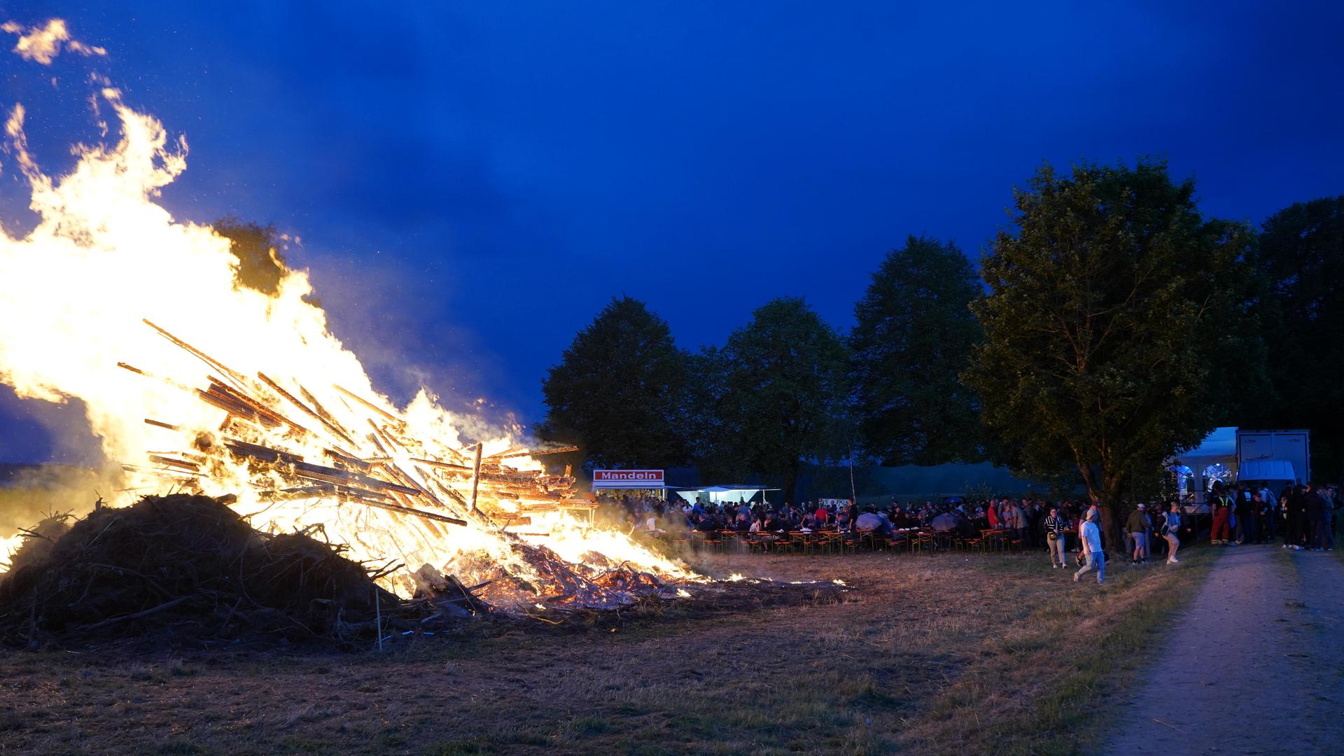 So war das Johannisfeuer in Störnstein. (Bild: mcl)