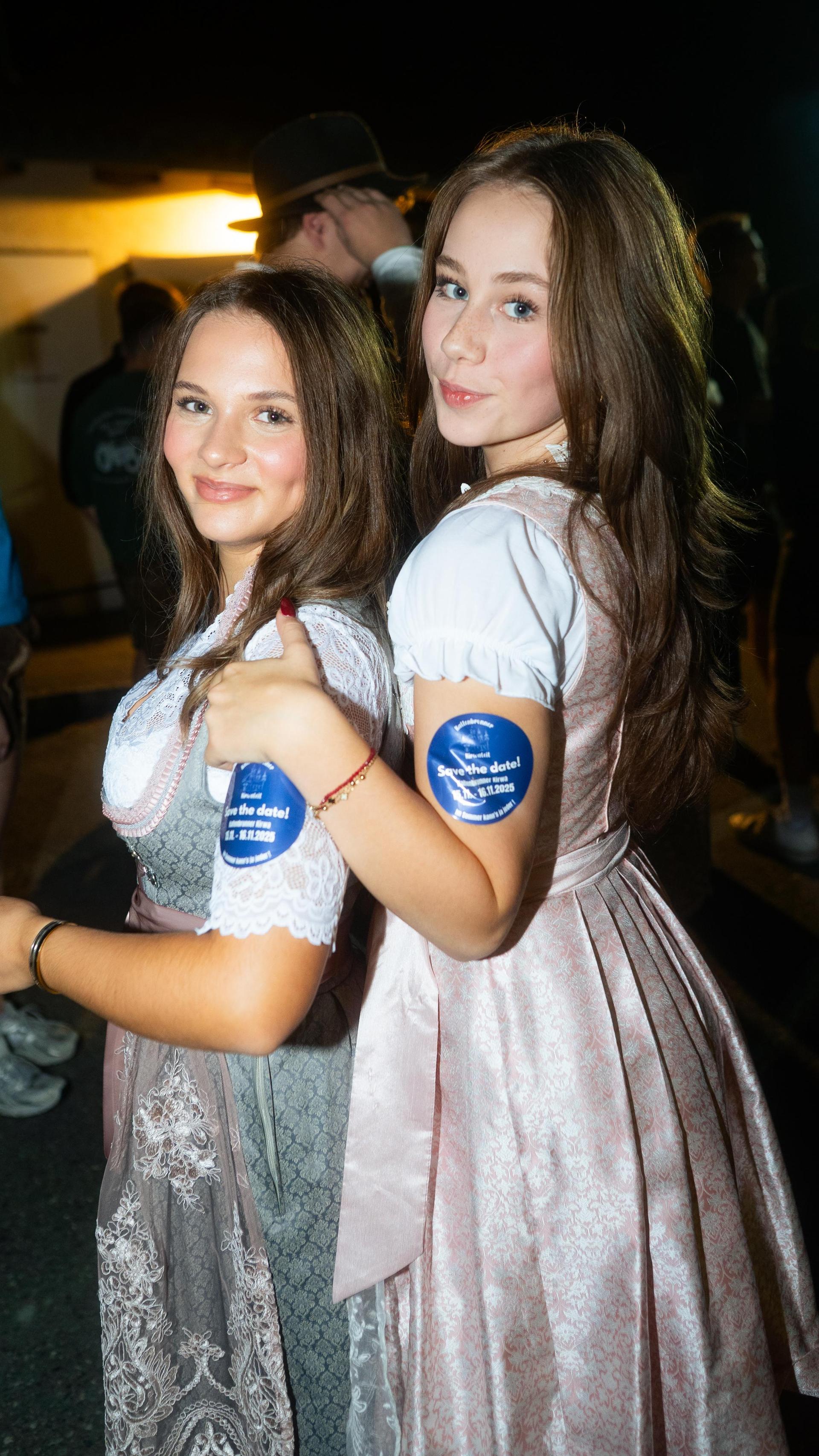 Beim Kirwa-Special der Etzenrichter Kirwa sorgte die Band „RUNDUMADUM” für Stimmung.  (Bild: Hannes Stock)