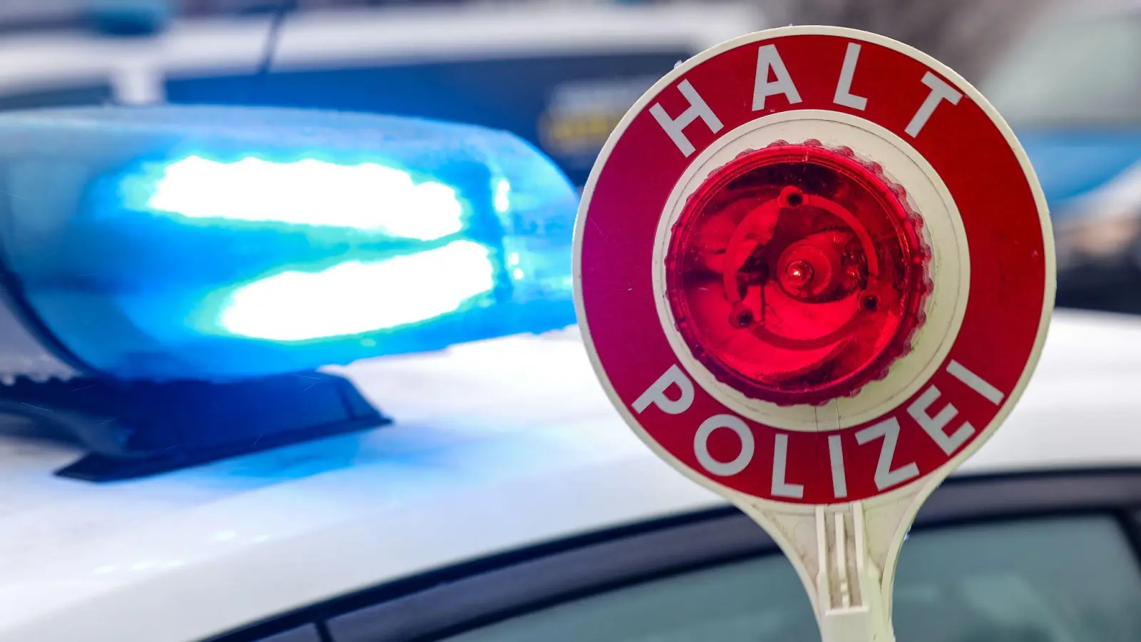 Die Grenzpolizei hat einen Wagen kontrolliert und vermeintliche Hehlerware gefunden. (Symbolbild: Jan Woitas/dpa)
