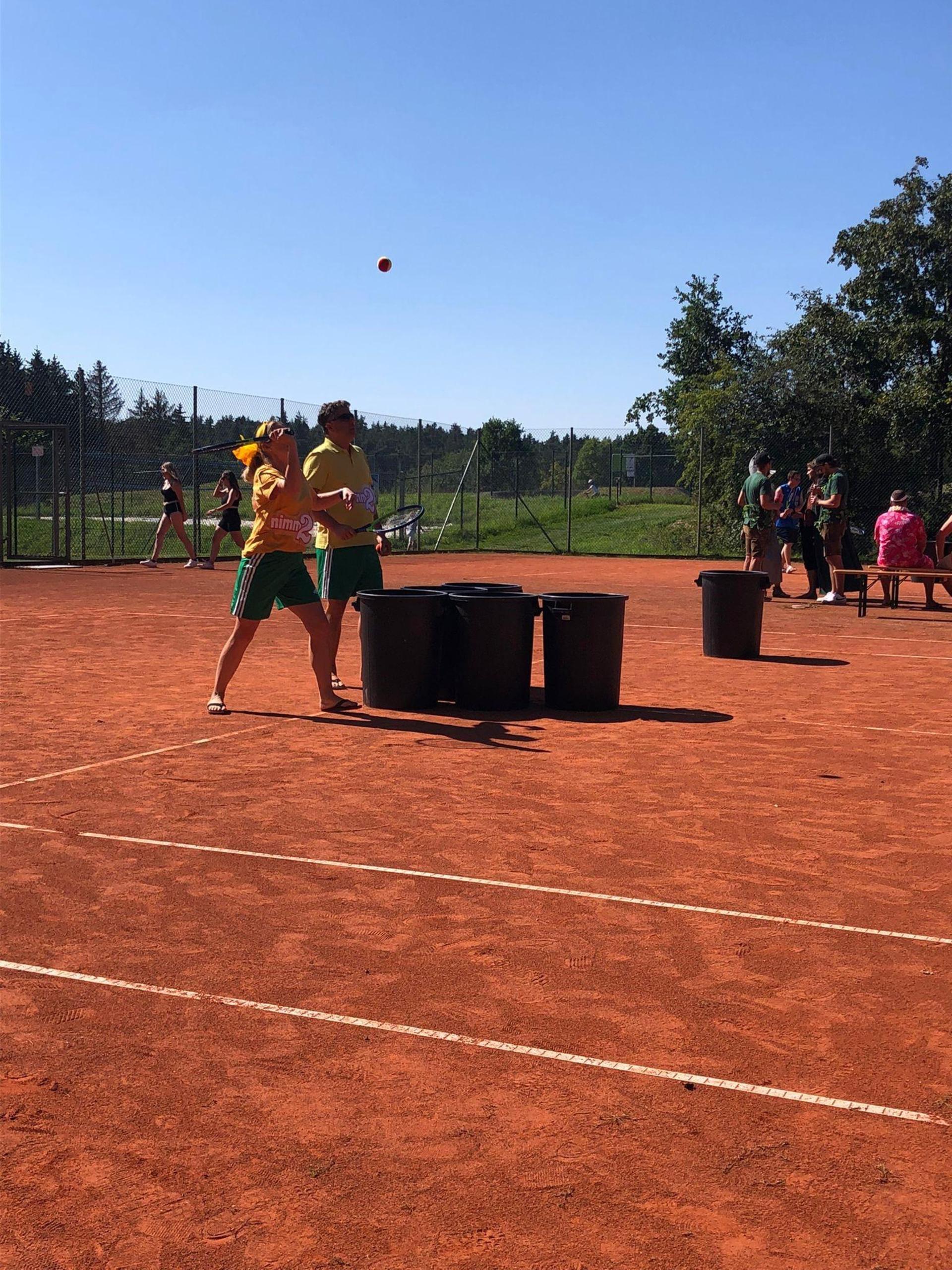  Die TG Parkstein veranstaltete eine Tennis-Beer-Pong-Meisterschaft. (Bild: Dominik Kaiser/exb)