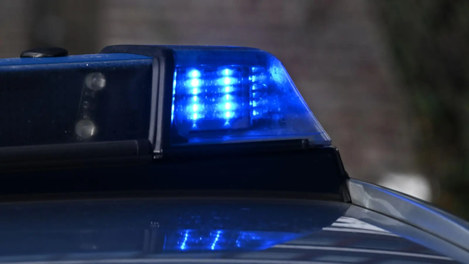 Die Überprüfung der Polizei ergab: Es handelte sich um das in Donzdorf gestohlene Fahrzeug. (Symbolbild) (Bild: Bernd Weißbrod/dpa)