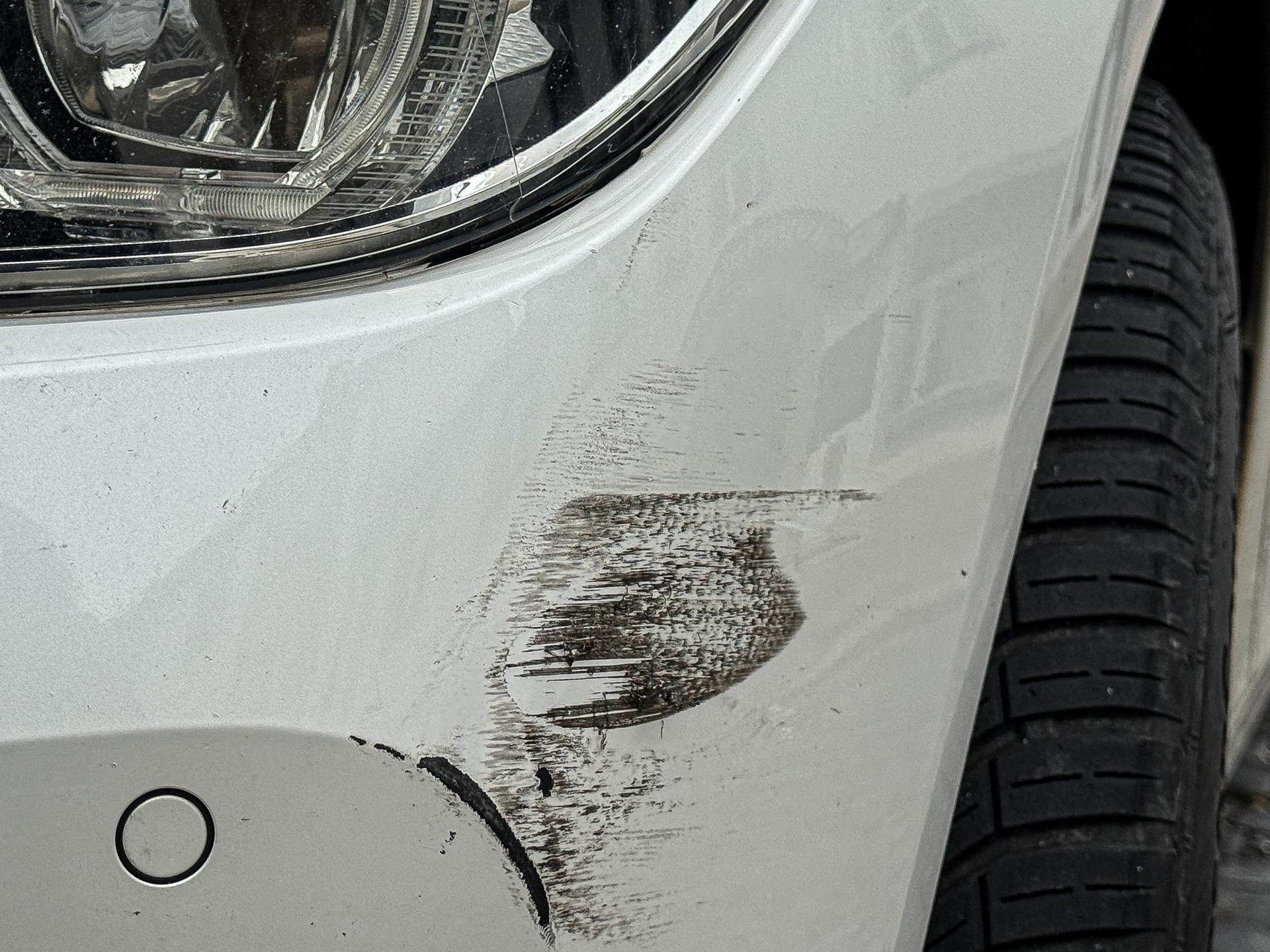 In Pressath wurde ein geparkter VW Golf beschädigt. Der Unfallverursacher flüchtete. Die Polizei sucht Zeugen. (Symbolbild: Stephan Huber)