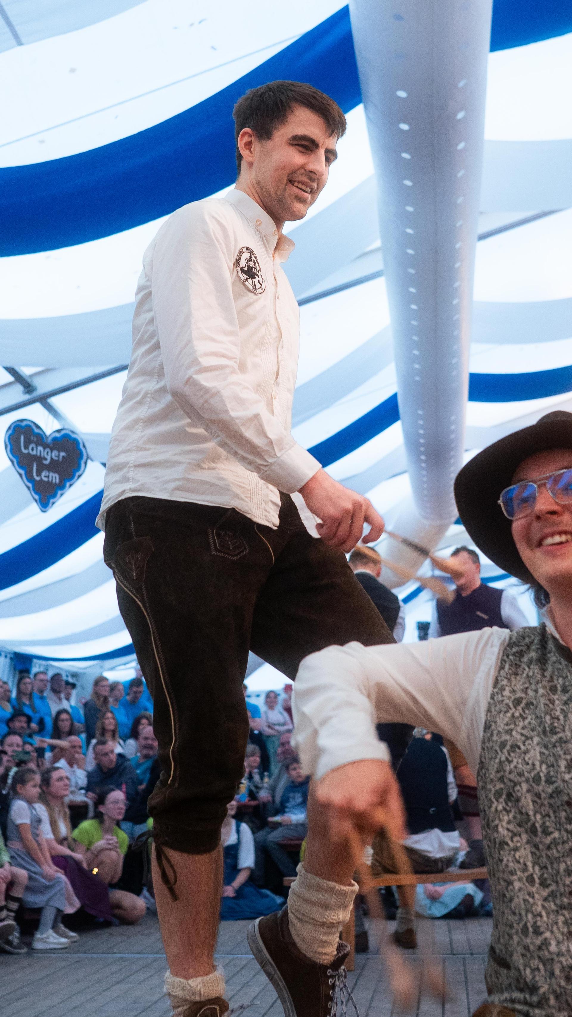 Auch am Sonntag habt ihr auf der Kirwa in Weiherhammer gefeiert. (Bild: Hannes Stock)