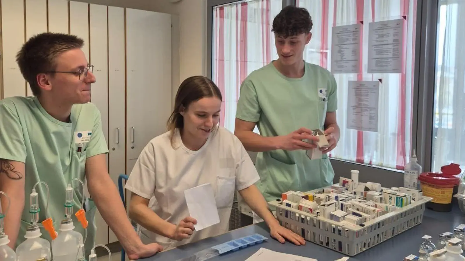 Die Theo-Prax-Woche an den Kliniken Nordoberpfalz – hier die Schüler in Kemnath – gibt Auszubildenden im dritten Lehrjahr die Gelegenheit, eine Station zu leiten. (Bild: F. Peterhans)