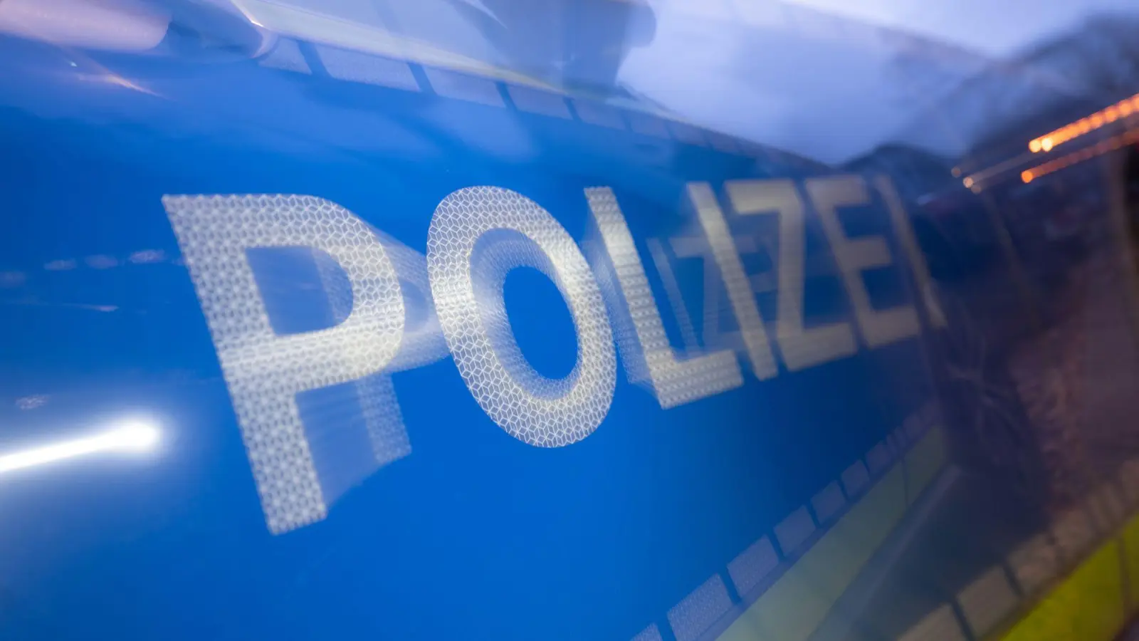 Ein 63-Jähriger feuerte in Tirschenreuth Schüsse aus einem Schreckschussrevolver ab, um den Sieg der deutschen Frauennationalmannschaft zu feiern.  (Symbolbild: Marijan Murat/dpa)