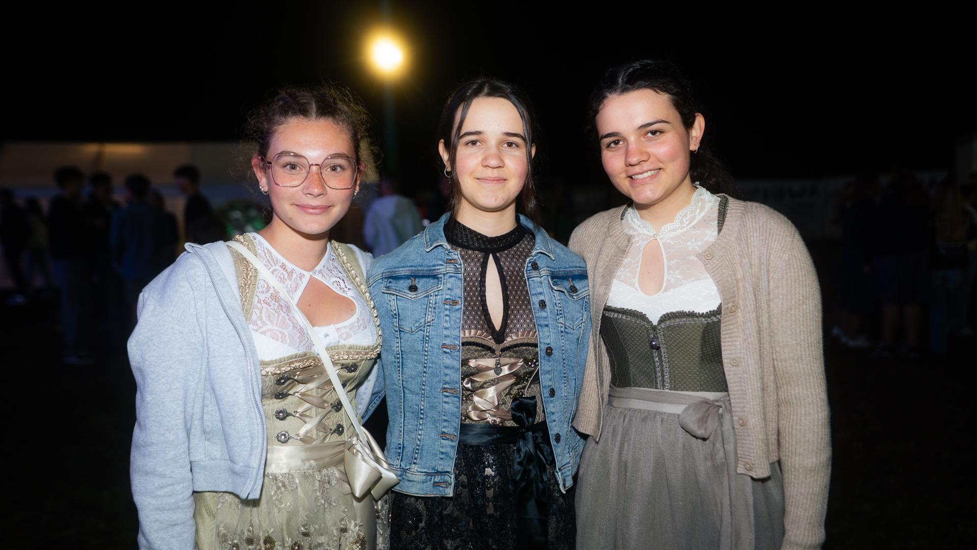 Die Quertreiber rocken am Samstagabend das Festzelt bei der Kirwa in Wernberg.  (Bild: Hannes Stock)