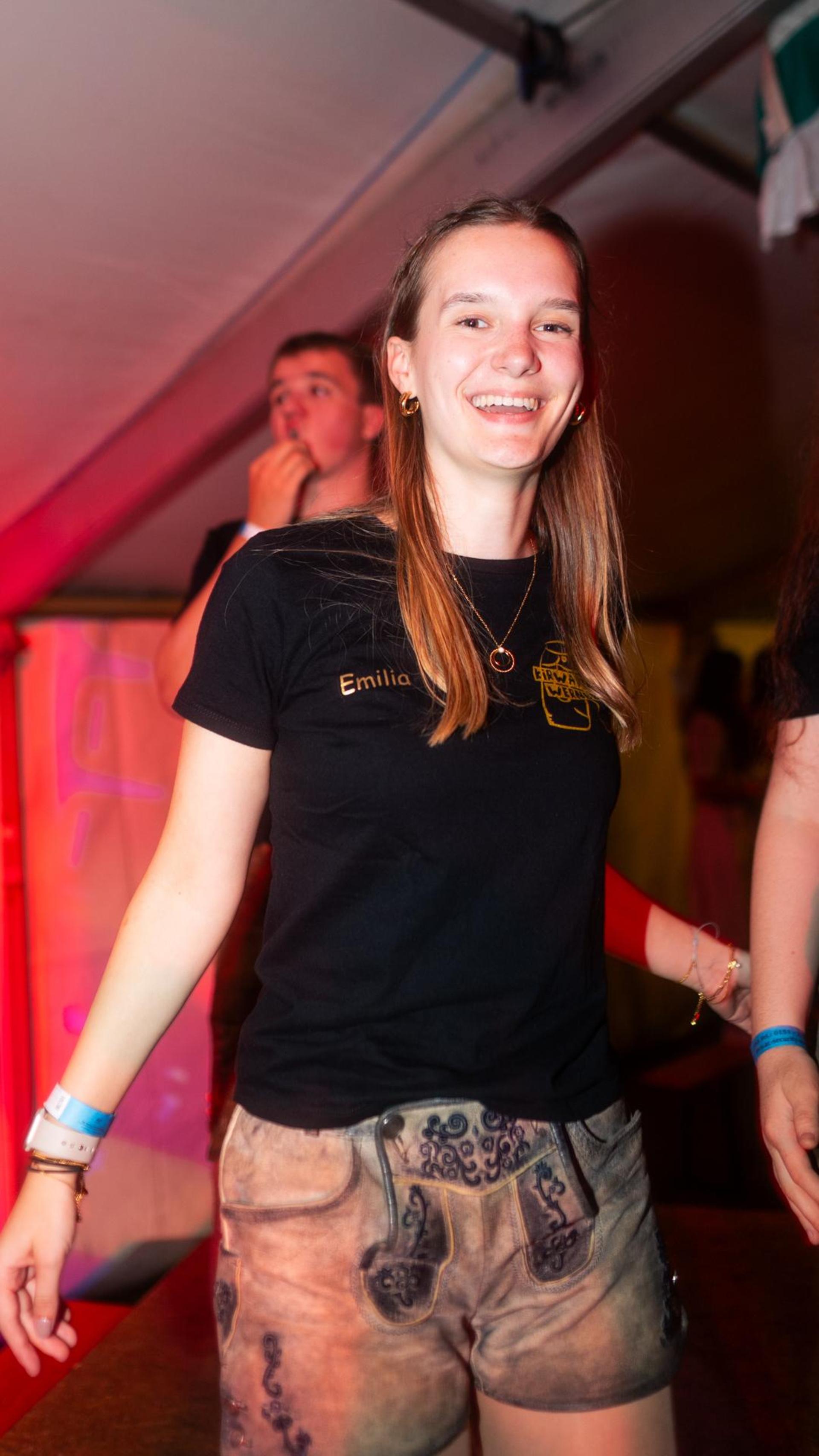 Die Quertreiber rocken am Samstagabend das Festzelt bei der Kirwa in Wernberg.  (Bild: Hannes Stock)