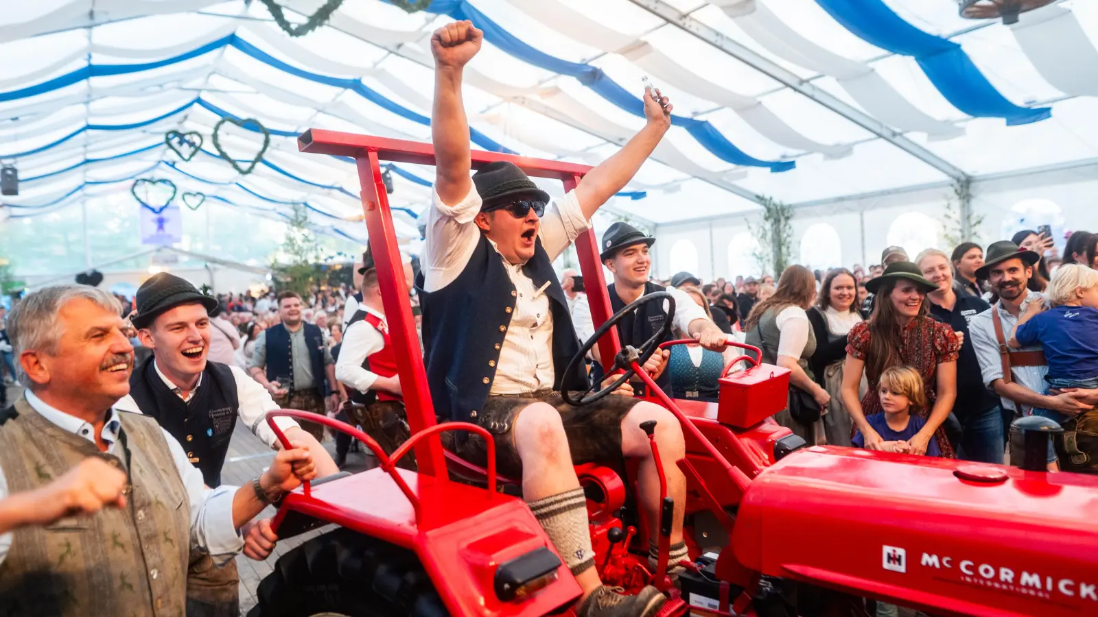 Am Sonntagabend bebte das Kirwa-Festzelt in Pfreimd. (Bild: Hannes Stock)