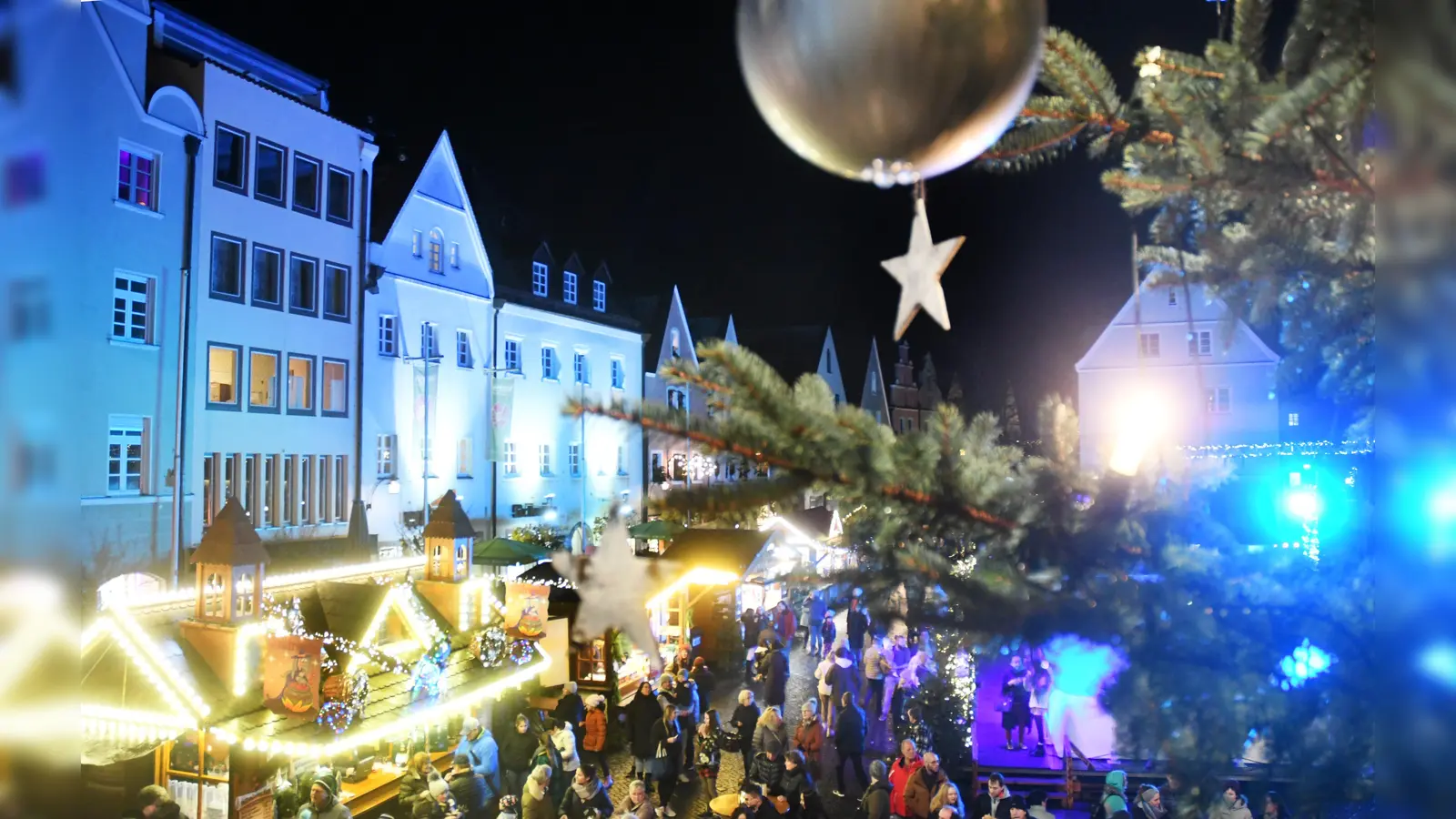 Ab 28. November könnt ihr in Weiden am Christkindlmarkt wieder einen Glühwein trinken. (Archivbild: Gabi Schönberger)