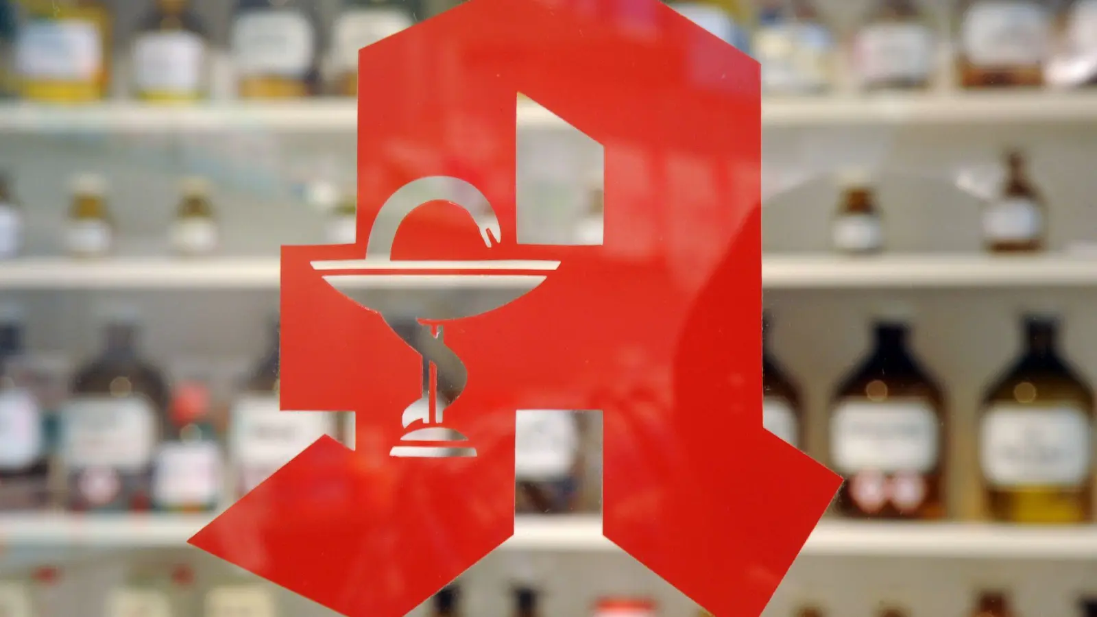 Nun will dm auch Apotheken Konkurrenz machen. (Archivbild) (Bild: Uli Deck/dpa)