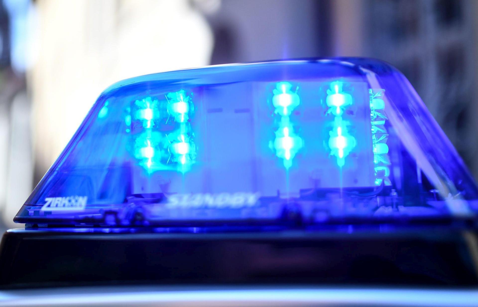 Wiederholt wurde eine Frau in Parkstein beim Ladendiebstahl erwischt. Jetzt konnte die Polizei die Täterin ermitteln.  (Symbolbild: Patrick Seeger/dpa)