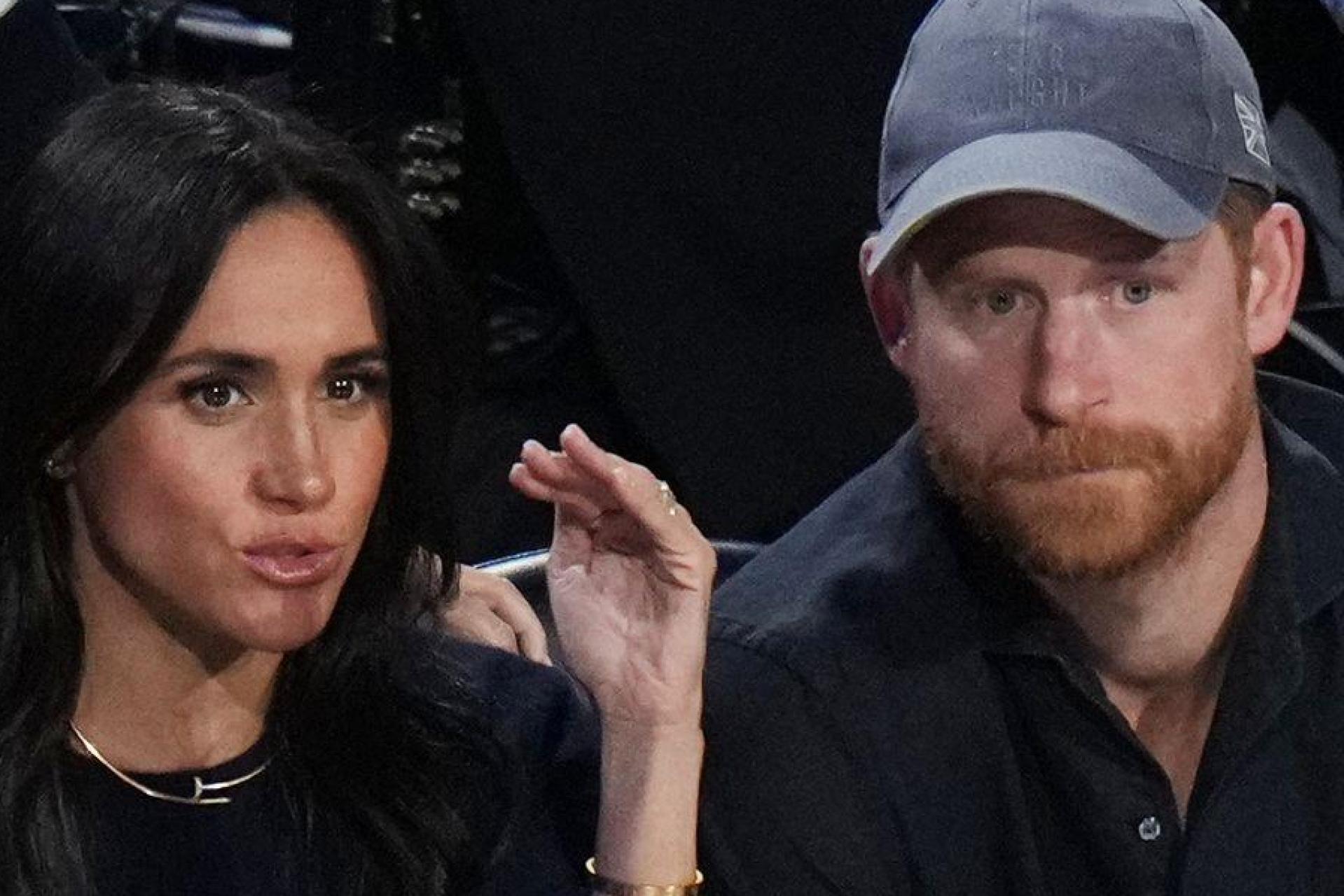 Herzogin Meghan und Prinz Harry wohnen mit ihren Kindern wieder in Großbritannien. (Archivbild) (Bild: Jae C. Hong/AP/dpa)