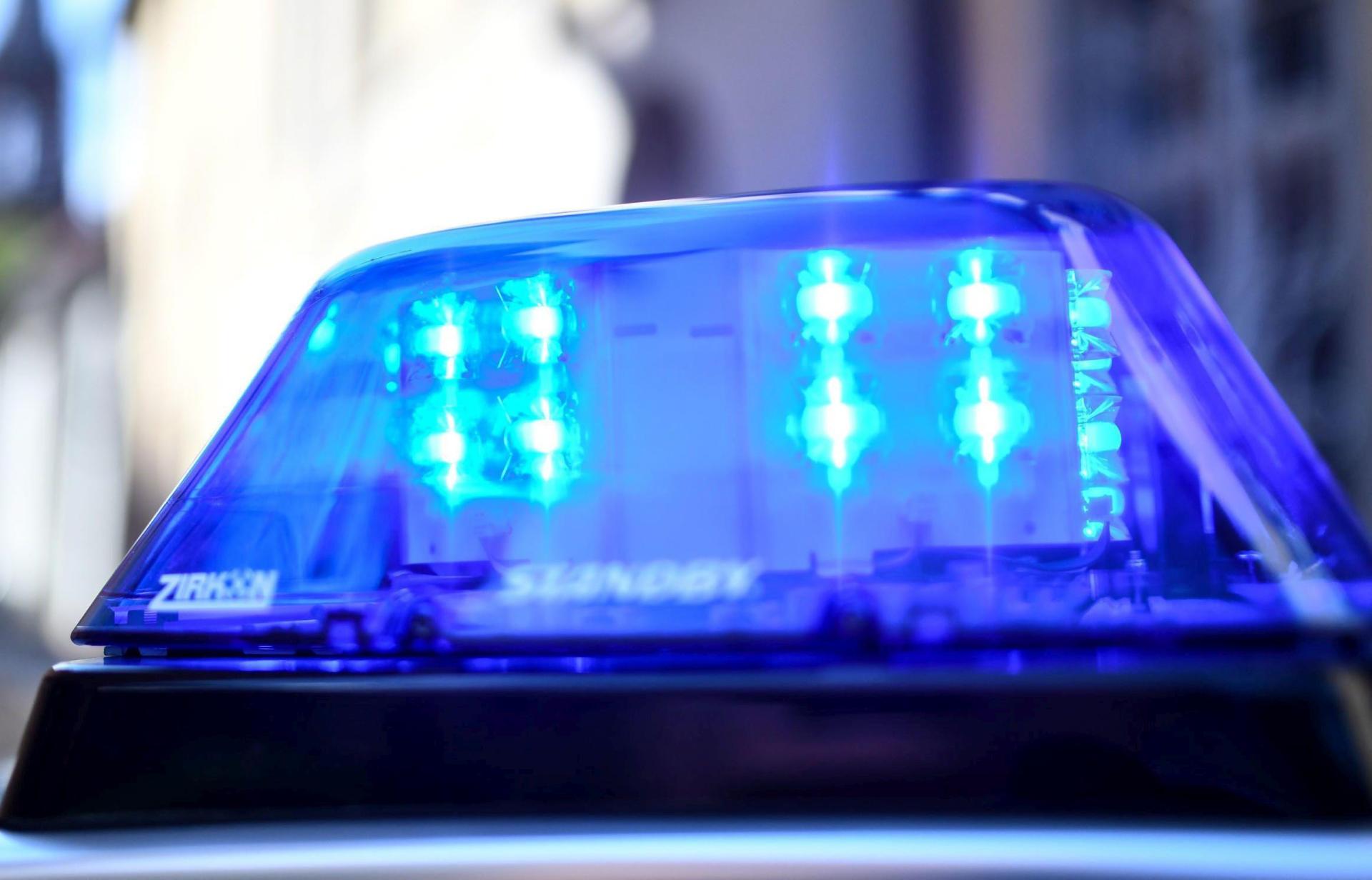 Bei der Faschingsfeier in Kirchenthumbach wurde einem 25-jährigem die Nase gebrochen. (Symbolbild: Patrick Seeger/dpa)