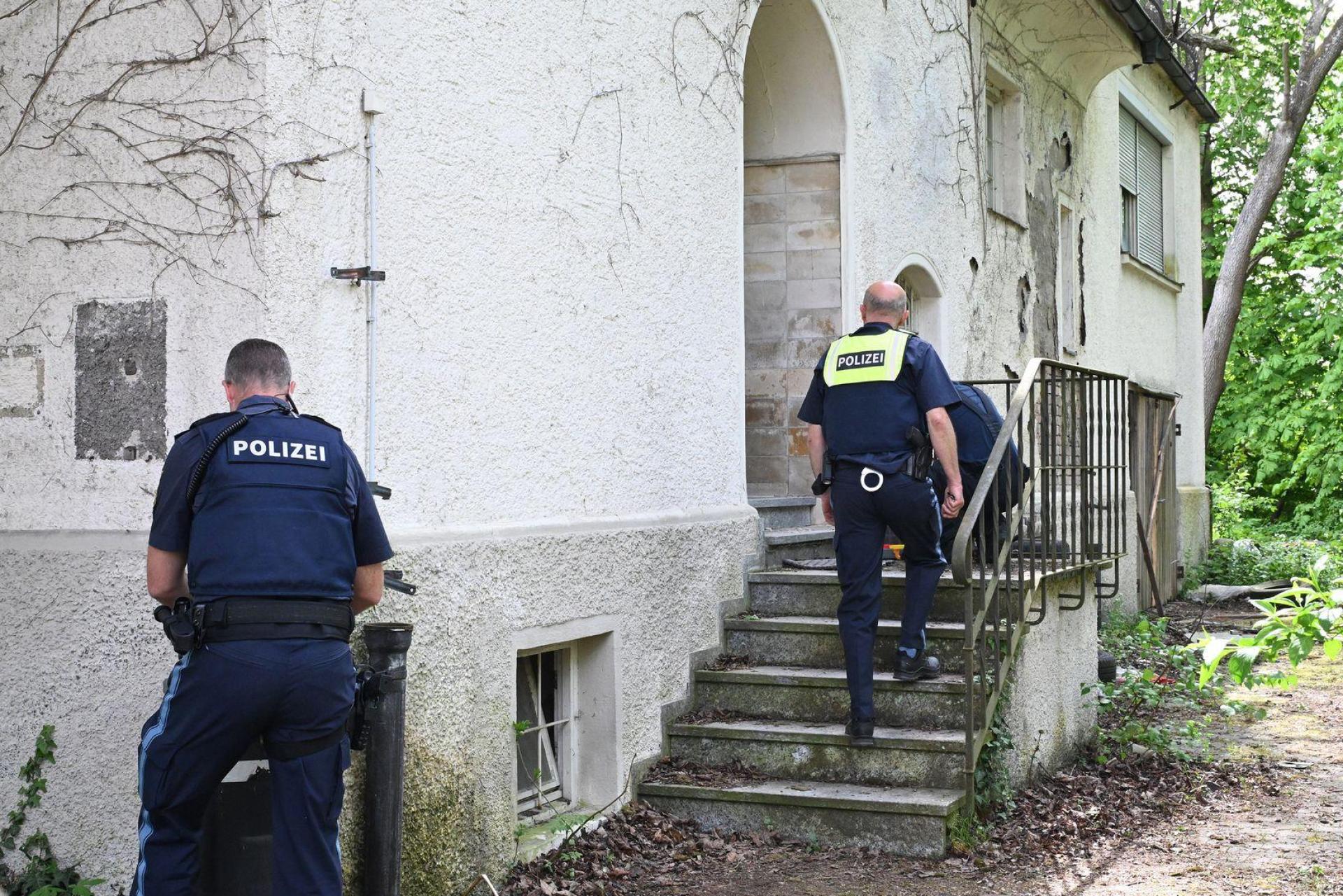Die Leiche war am Montagvormittag in einem leerstehenden Gebäude in Memmingen entdeckt worden.  (Archivbild: Stein/swd-medien/dpa)