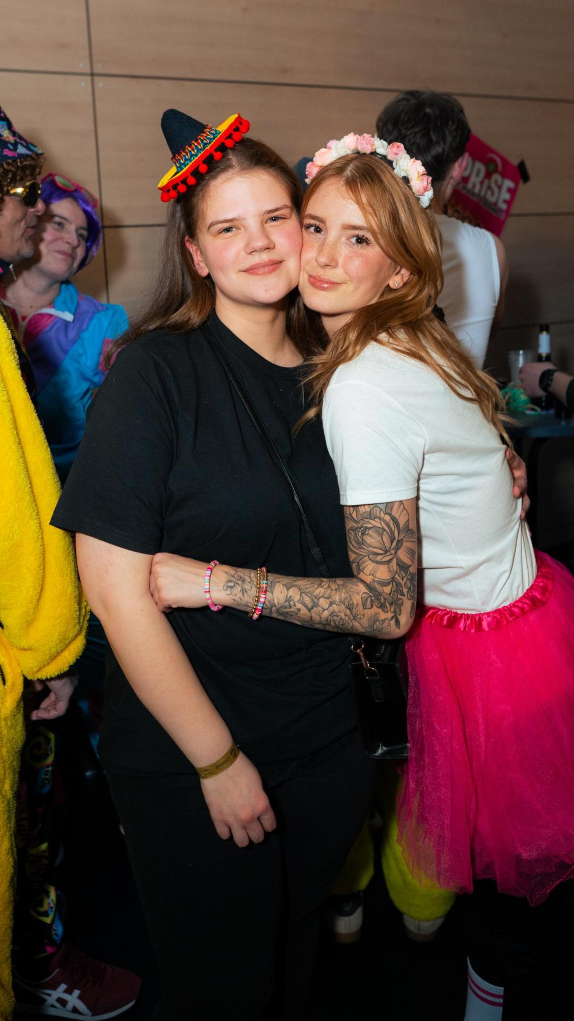 Am Sportlerball in Schirmitz gings mit Vollgas weiter im Faschingstreiben.  (Bild: Hannes Stock)