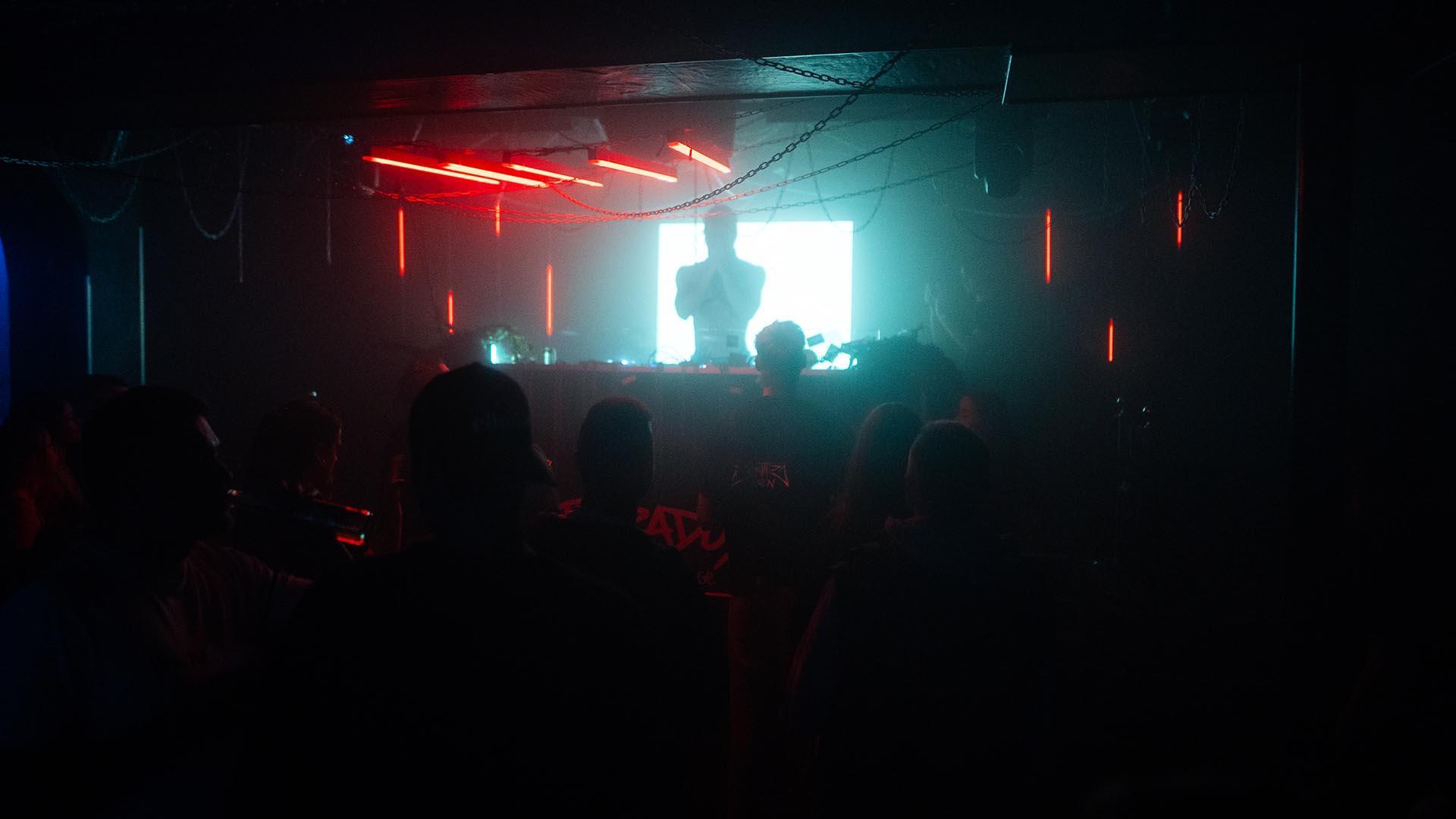 Fotograf Hannes Stock hat die Bilder der Nacht aus dem Paradox in Weiden mitgebracht. (Bild: Hannes Stock)