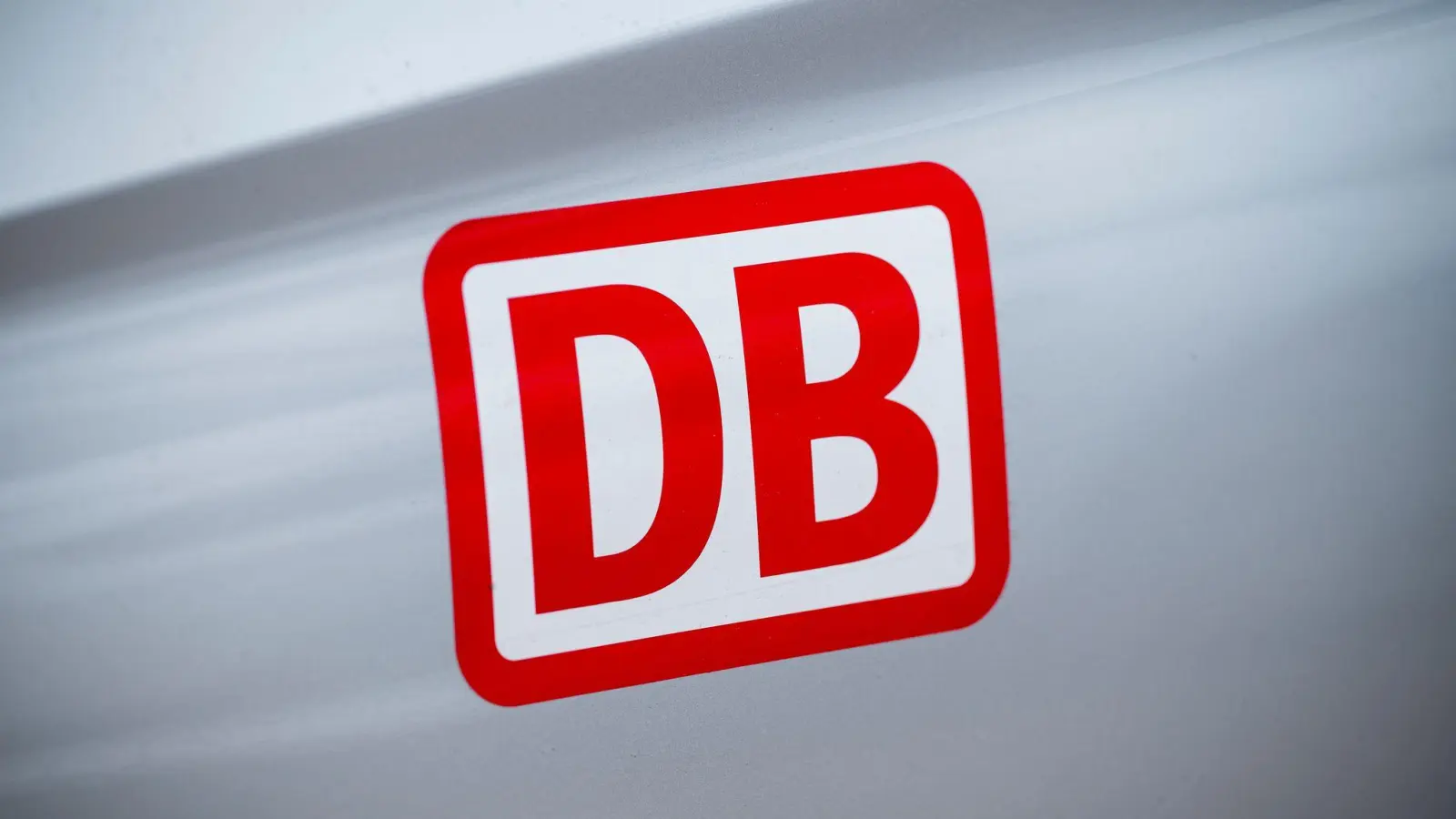 Die Bahnstrecke Nürnberg-Regensburg wird ab Februar zur Baustelle – mit erheblichen Auswirkungen für Reisende. (Symbolbild: Daniel Vogl/dpa)