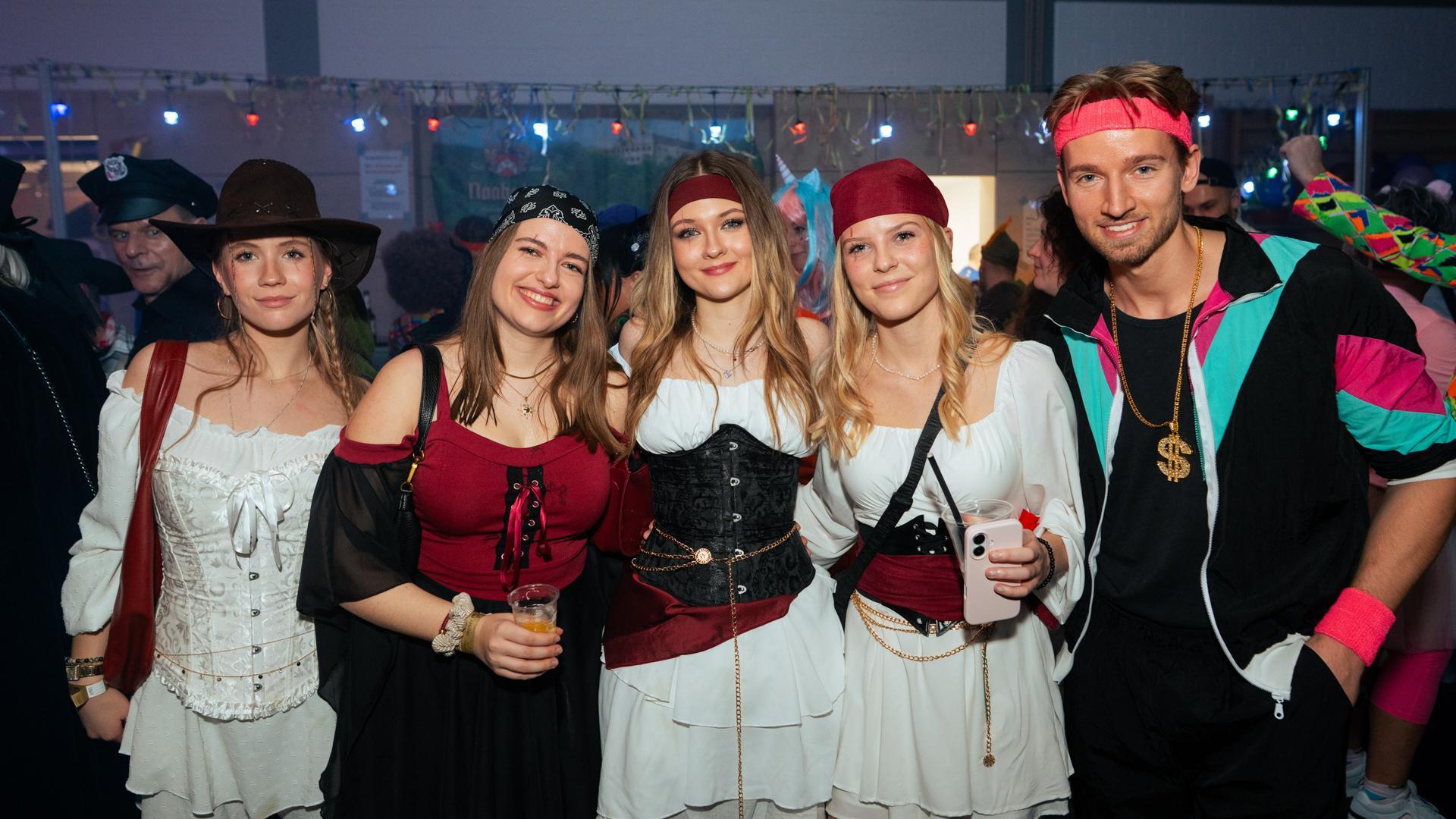 Am Sportlerball in Schirmitz gings mit Vollgas weiter im Faschingstreiben.  (Bild: Hannes Stock)