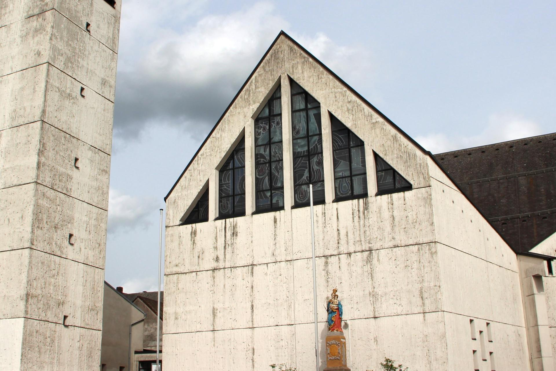 Erneut versuchten Unbekannte in der Pfarrkirche Mariä Himmelfahrt in Kirchenthumbach Feuer zu legen. (Archivbild: lep)